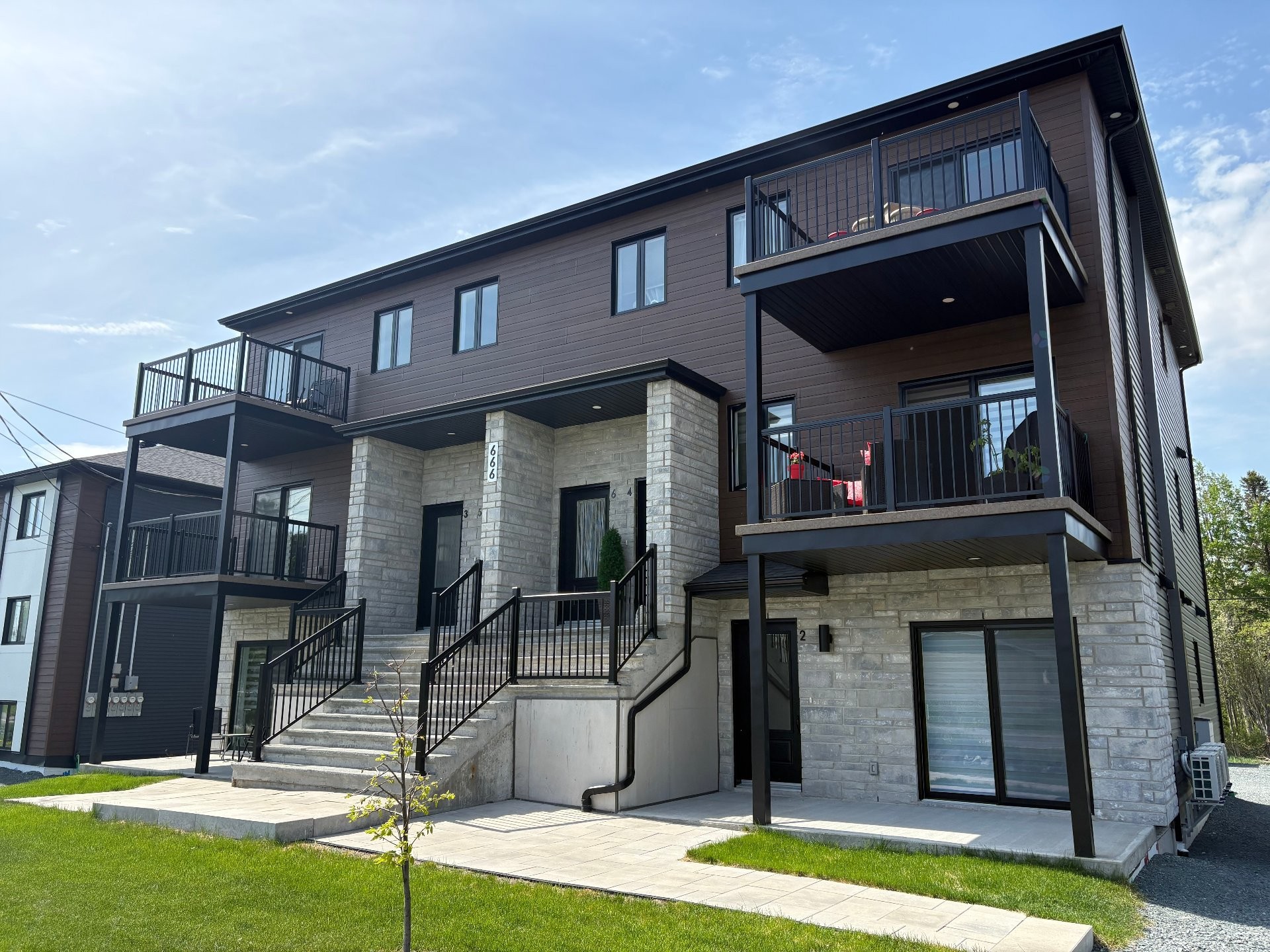 Façade - 5-666 Av. Ste-Bernadette, Rouyn-Noranda, QC - Outdoor
