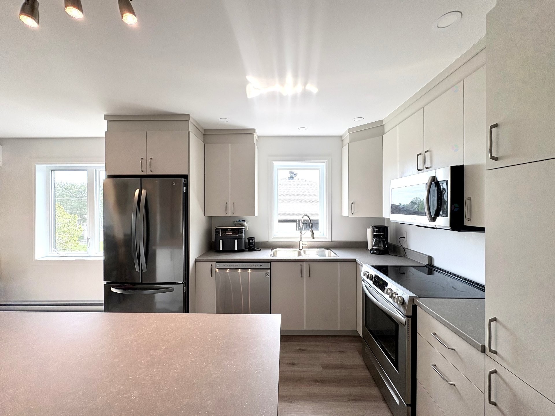 Cuisine - 5-666 Av. Ste-Bernadette, Rouyn-Noranda, QC - Indoor Photo Showing Kitchen