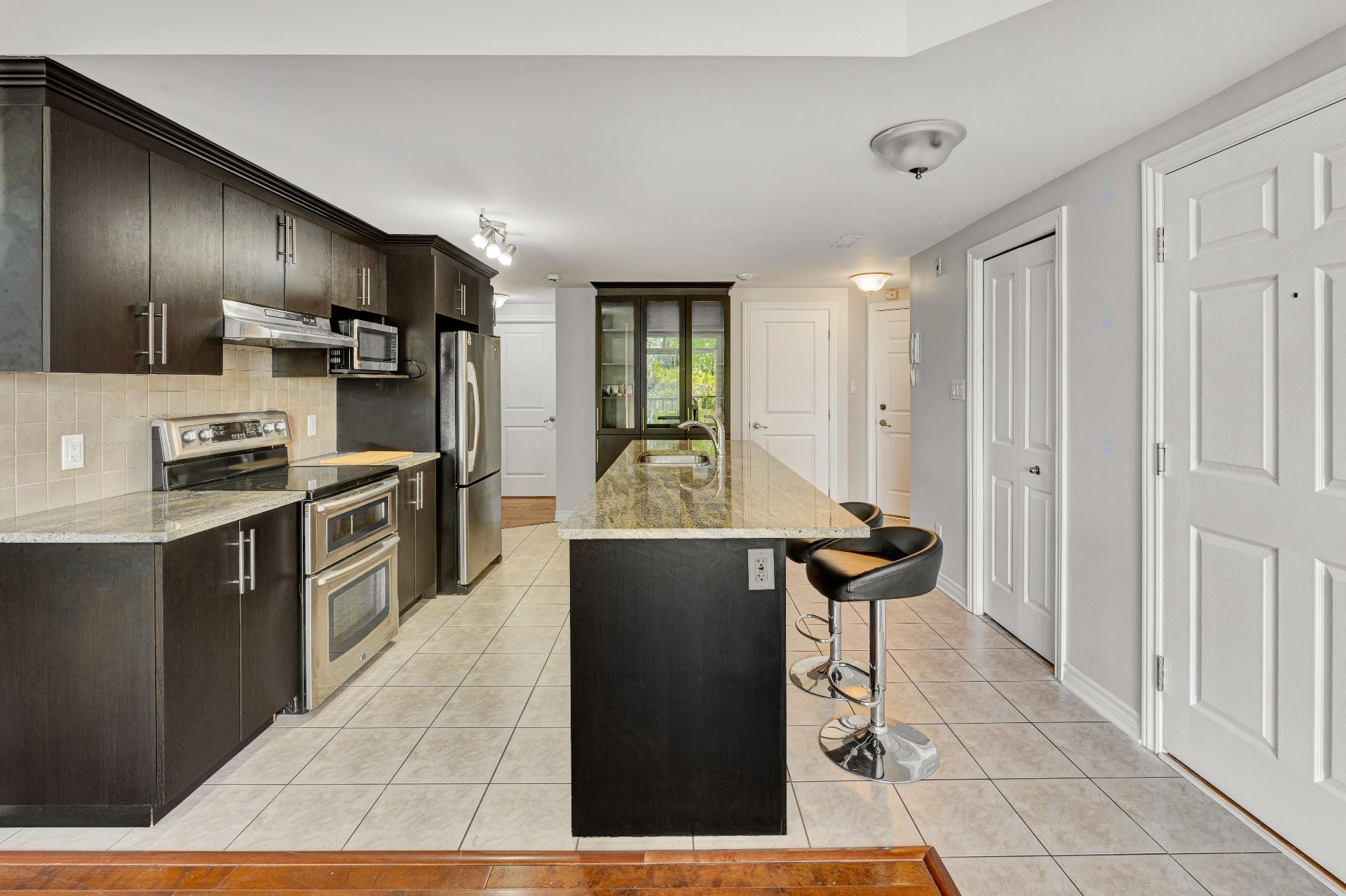 Kitchen - 4-129 Rue D'Augusta, Gatineau (Aylmer), QC - Indoor Photo Showing Kitchen With Upgraded Kitchen