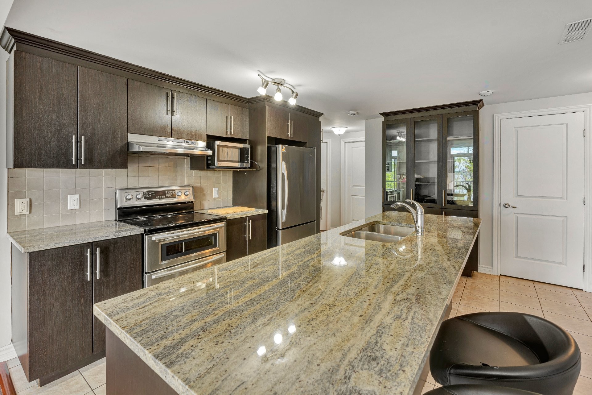 Kitchen - 4-129 Rue D'Augusta, Gatineau (Aylmer), QC - Indoor Photo Showing Kitchen With Double Sink With Upgraded Kitchen