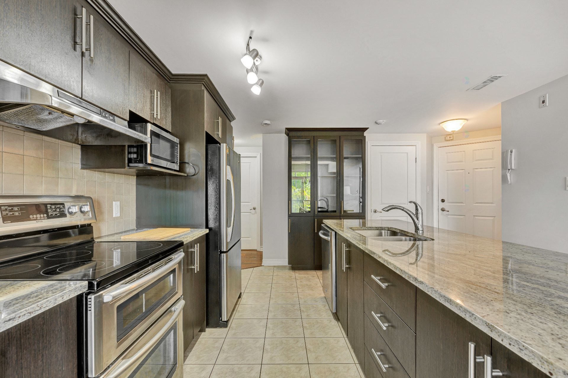 Kitchen - 4-129 Rue D'Augusta, Gatineau (Aylmer), QC - Indoor Photo Showing Kitchen With Double Sink With Upgraded Kitchen