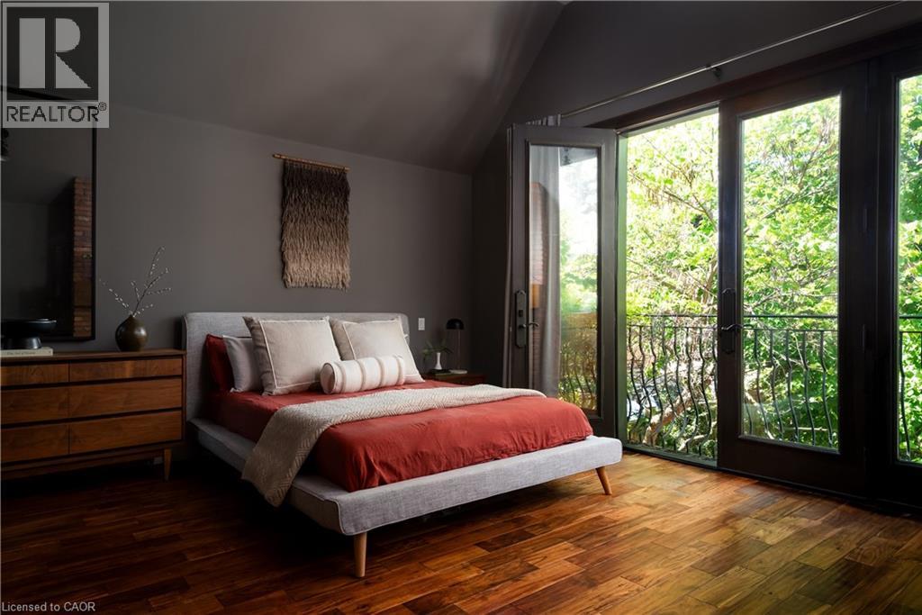 163 Duke Street, Hamilton, ON - Indoor Photo Showing Bedroom