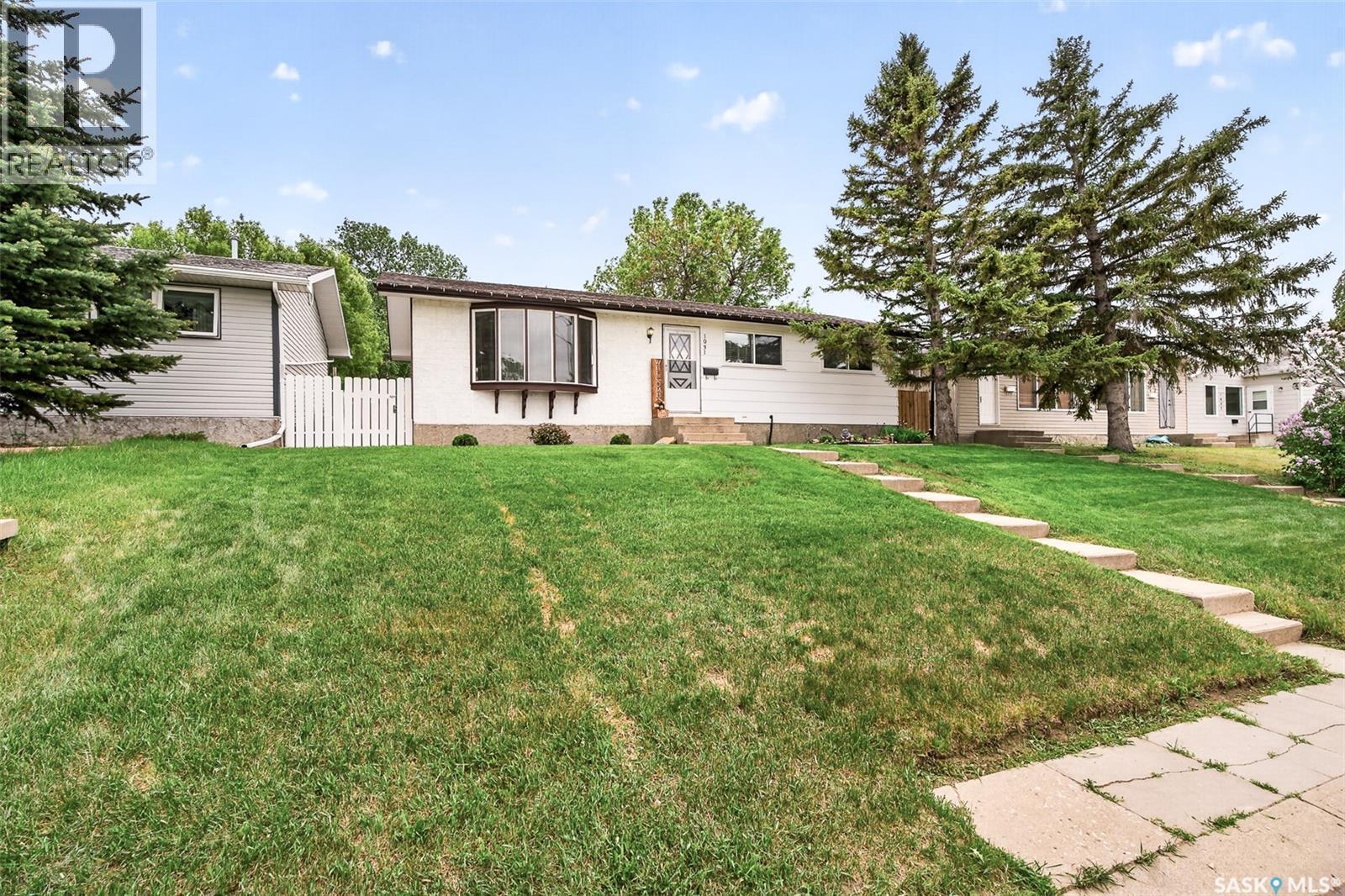 1031 Ross Street E, Moose Jaw, SK
