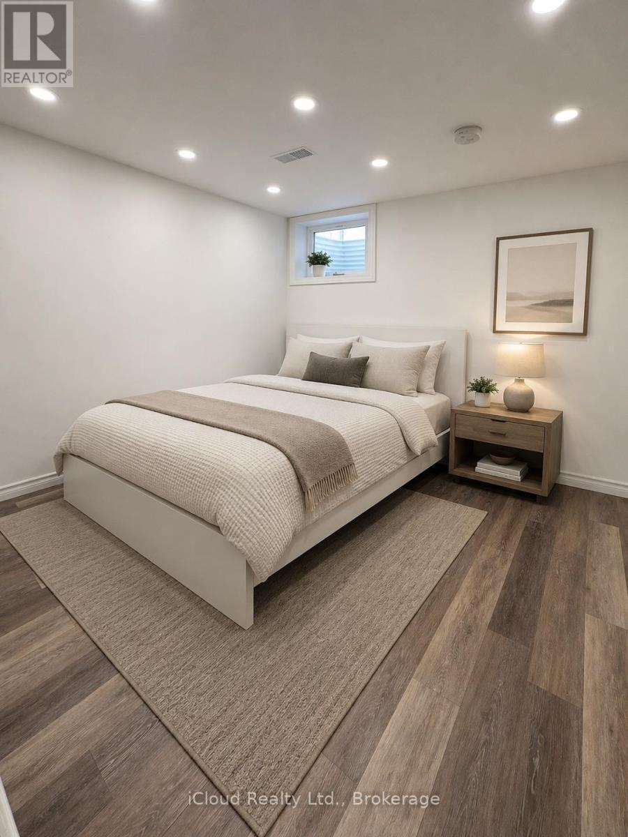 Queen bed - 105 East 4Th Street, Hamilton, ON