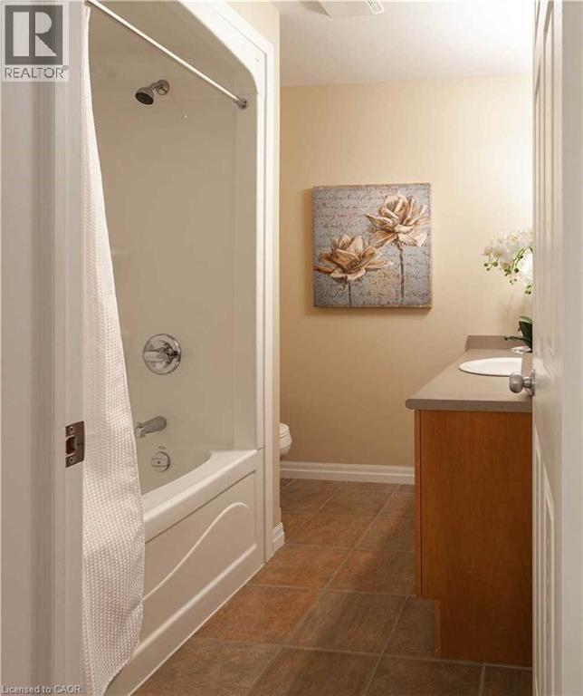 523 Windflower Crescent, Kitchener, ON - Indoor Photo Showing Bathroom