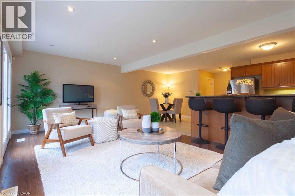 523 Windflower Crescent, Kitchener, ON - Indoor Photo Showing Living Room
