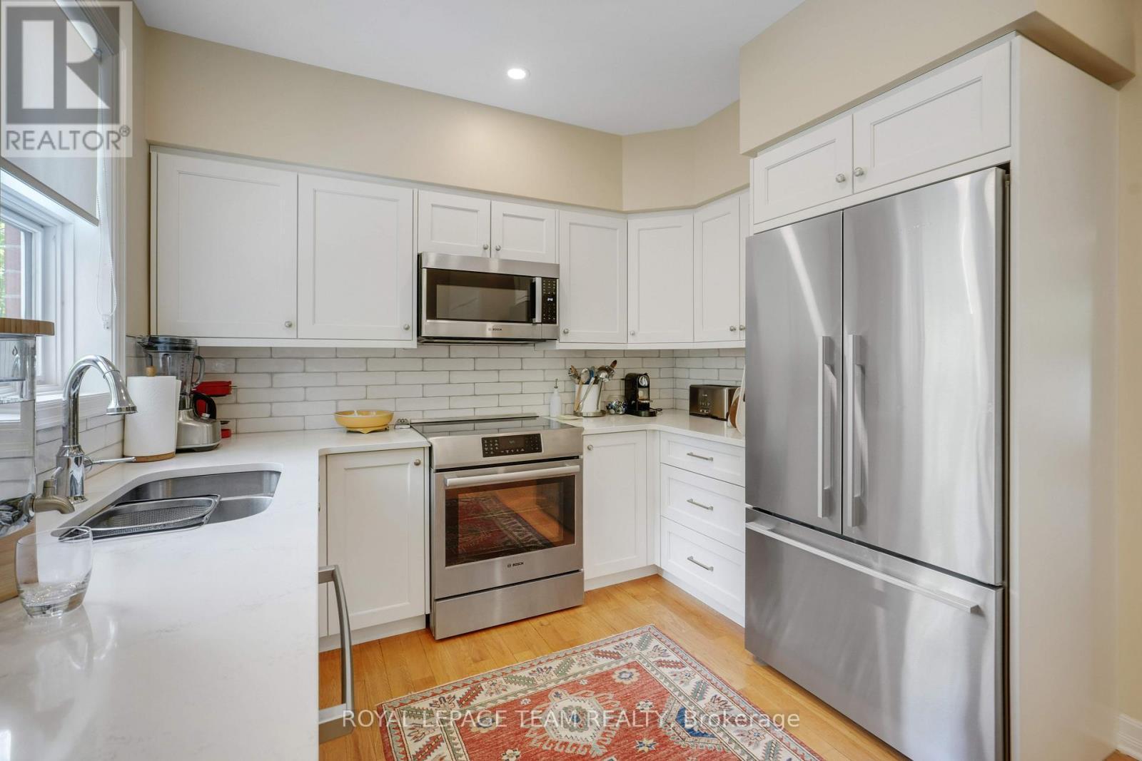 13 Oak Park Private, Ottawa, ON - Indoor Photo Showing Kitchen With Double Sink