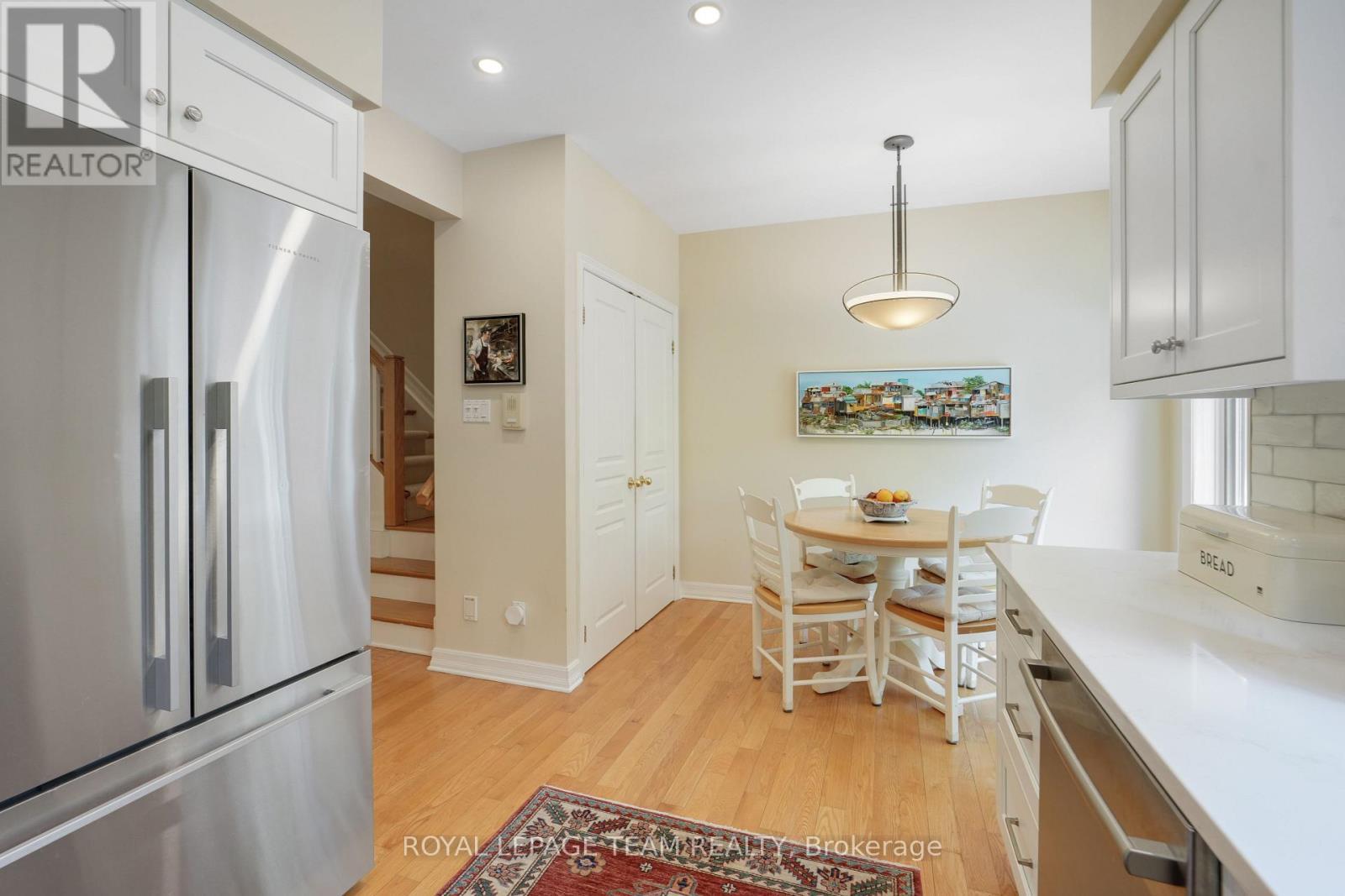 BREAKFAST AREA WITH DOUBLE DOOR PANTRY - 13 Oak Park Private, Ottawa, ON - Indoor