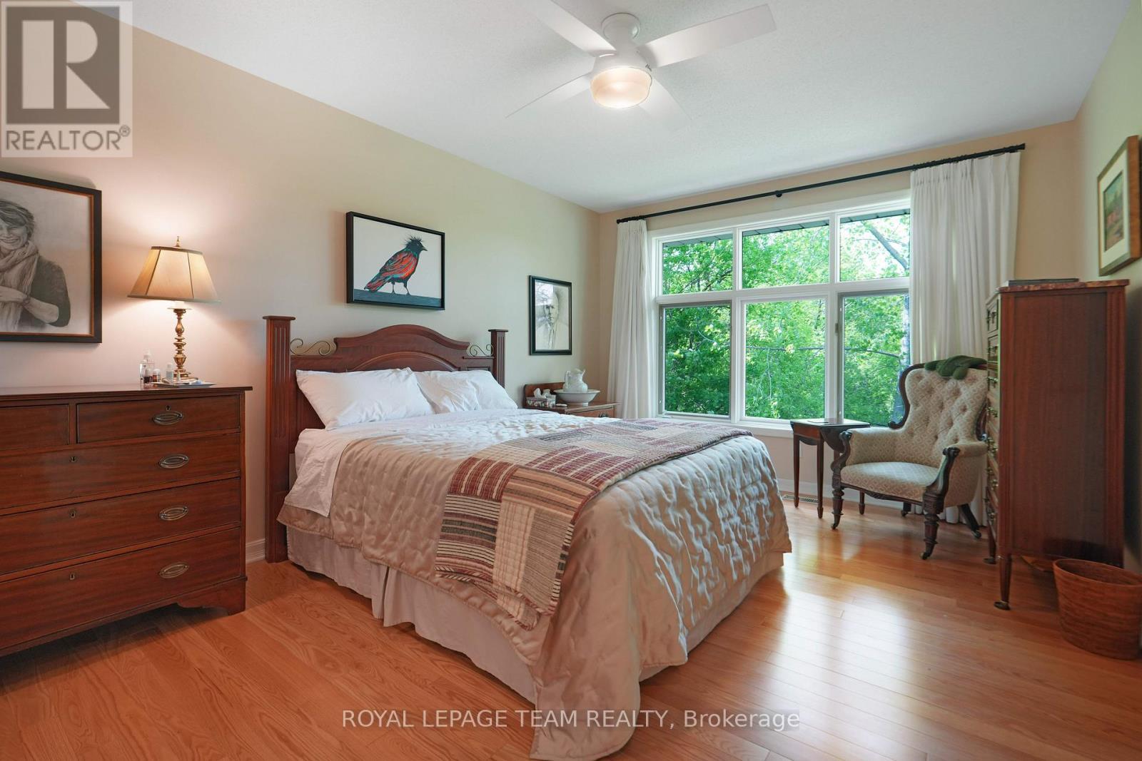 WALK-IN CLOSET TO LEFT OF THIS PICTURE - 13 Oak Park Private, Ottawa, ON - Indoor Photo Showing Bedroom