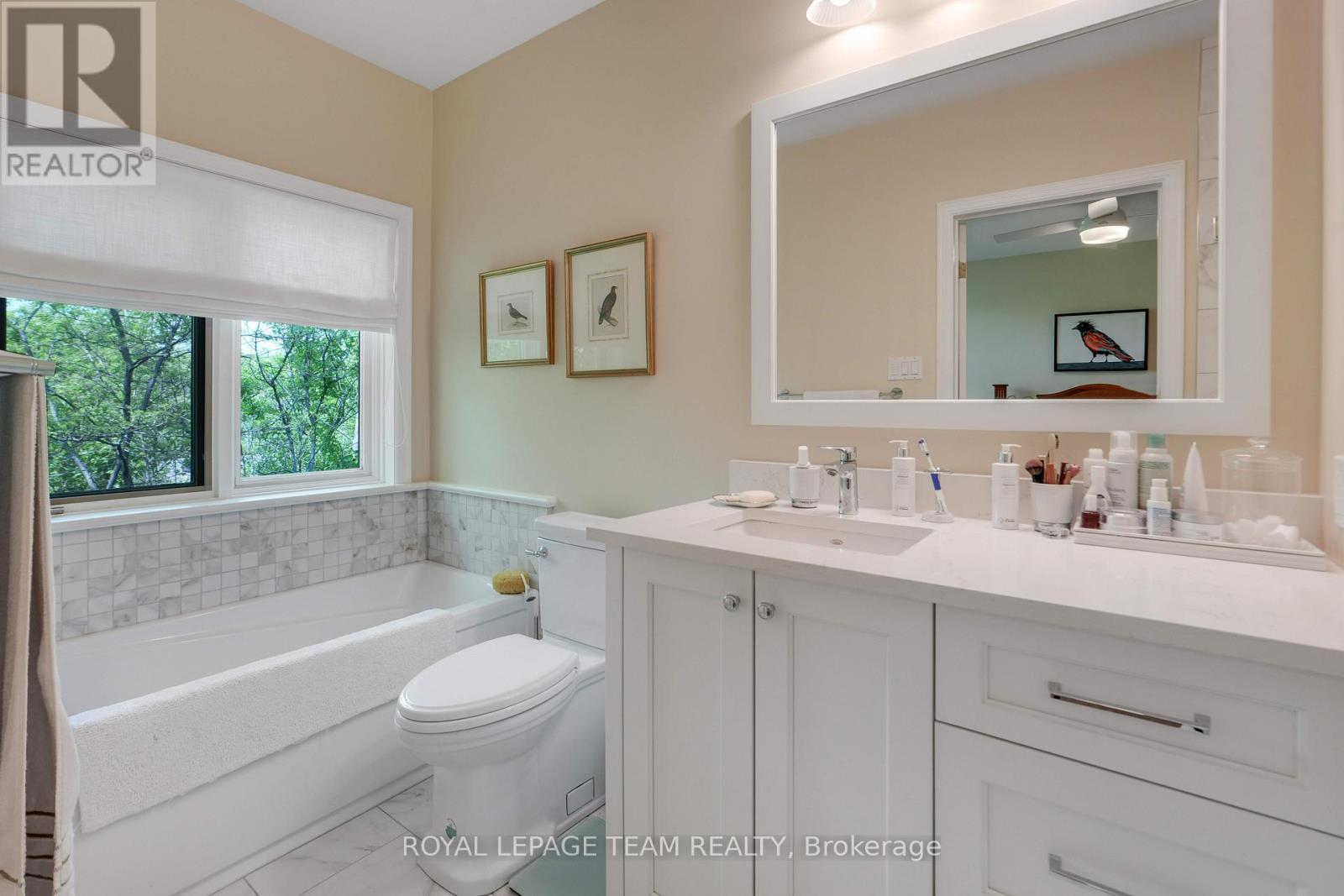 PRIMARY ENSUITE 4-PIECE BATHROOM - 13 Oak Park Private, Ottawa, ON - Indoor Photo Showing Bathroom