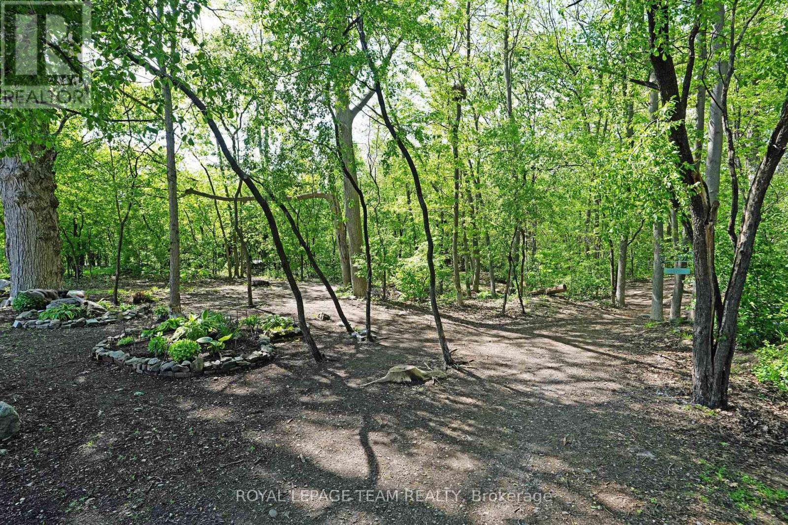 ENJOY BIRD WATCHING, DOG WALKING - 13 Oak Park Private, Ottawa, ON - Outdoor With View