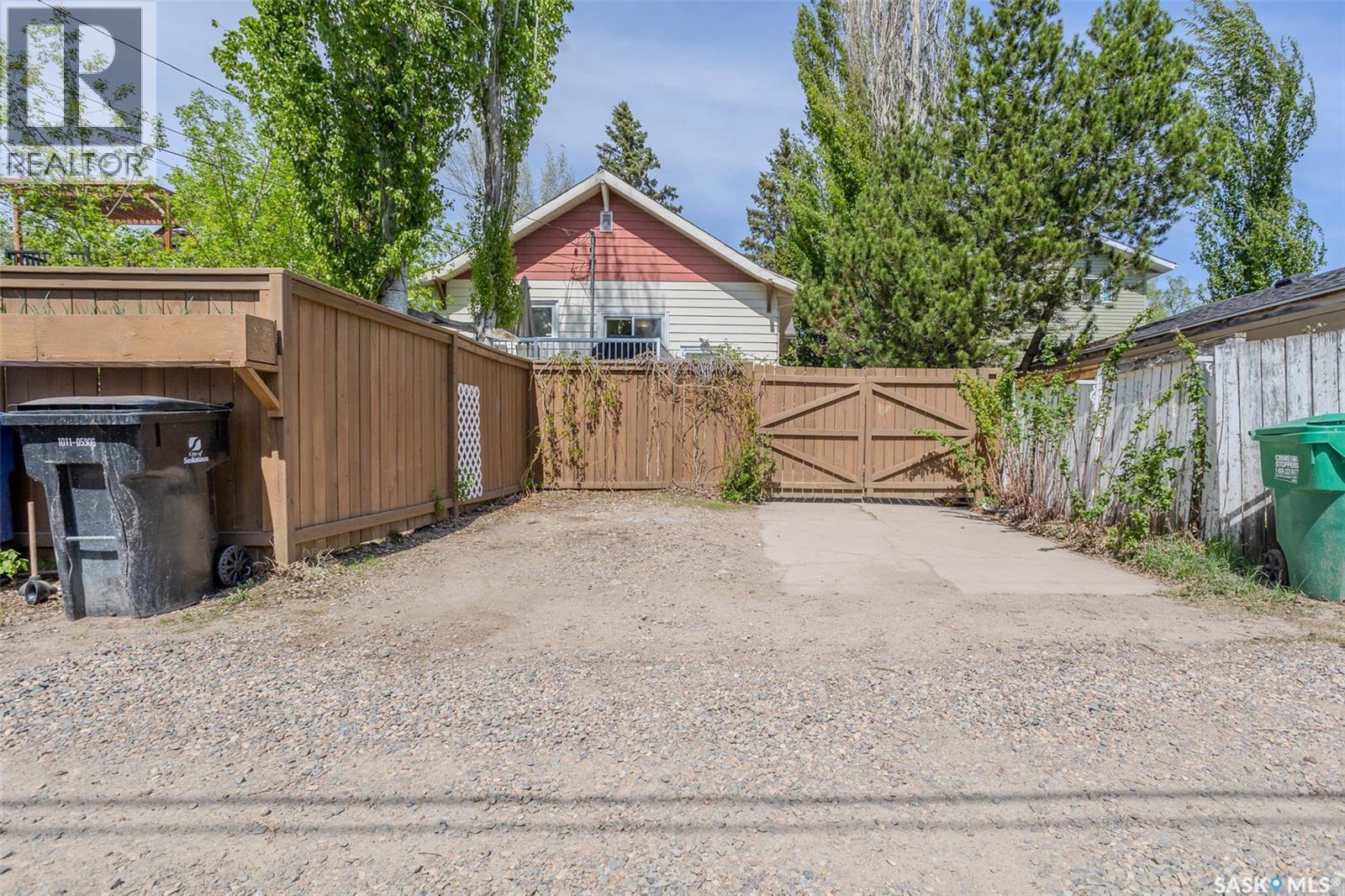 618 3Rd Street E, Saskatoon, SK