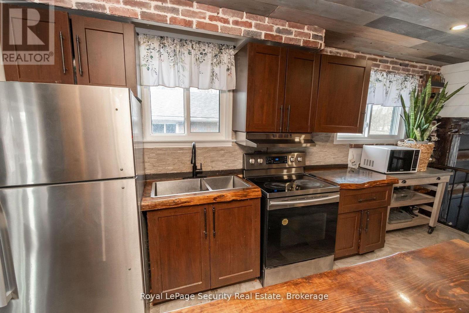 73 College Crescent, Barrie, ON - Indoor Photo Showing Kitchen With Double Sink