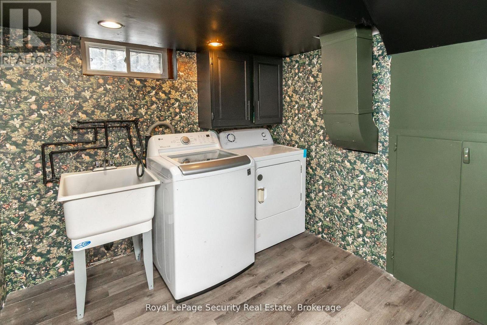 73 College Crescent, Barrie, ON - Indoor Photo Showing Laundry Room
