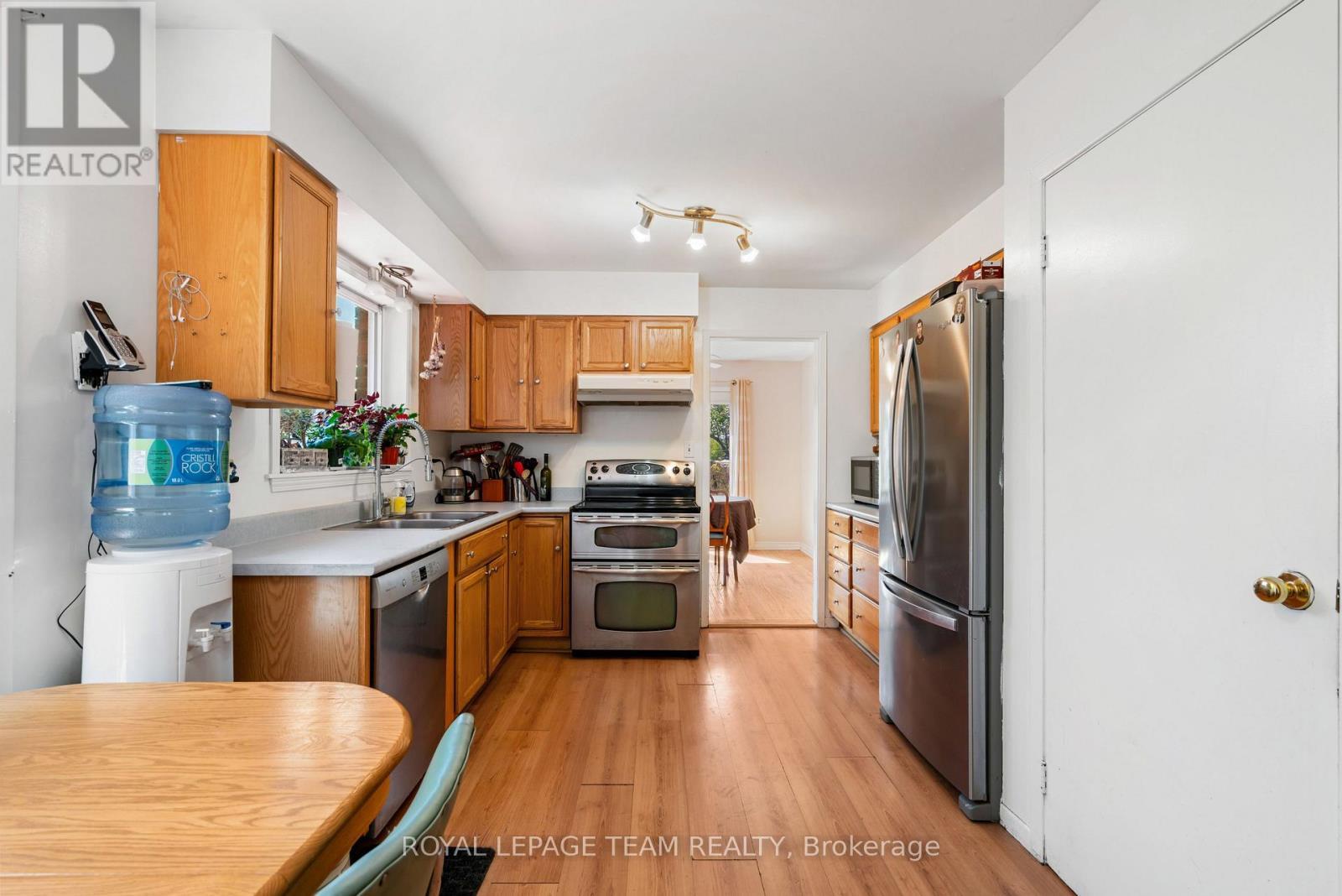 5687 Cherry Street, South Dundas, ON - Indoor Photo Showing Kitchen With Double Sink