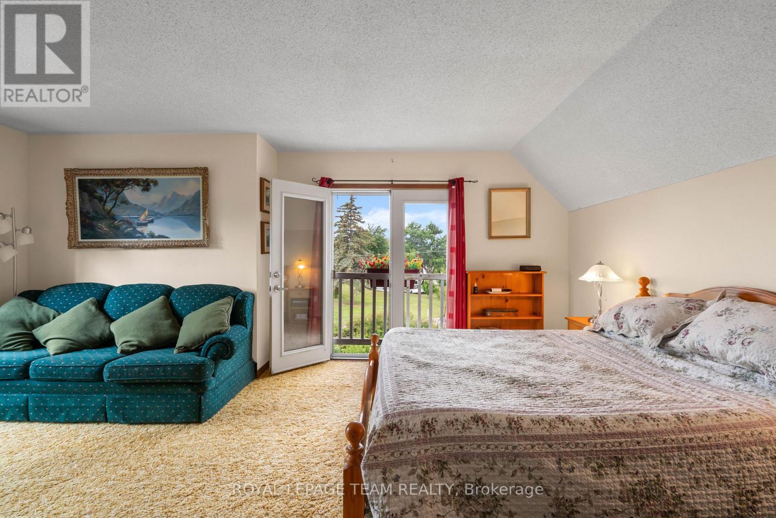 5687 Cherry Street, South Dundas, ON - Indoor Photo Showing Bedroom
