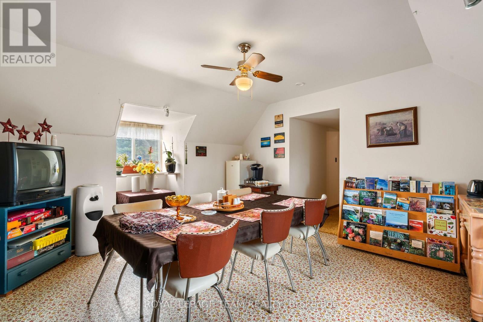 5687 Cherry Street, South Dundas, ON - Indoor Photo Showing Dining Room