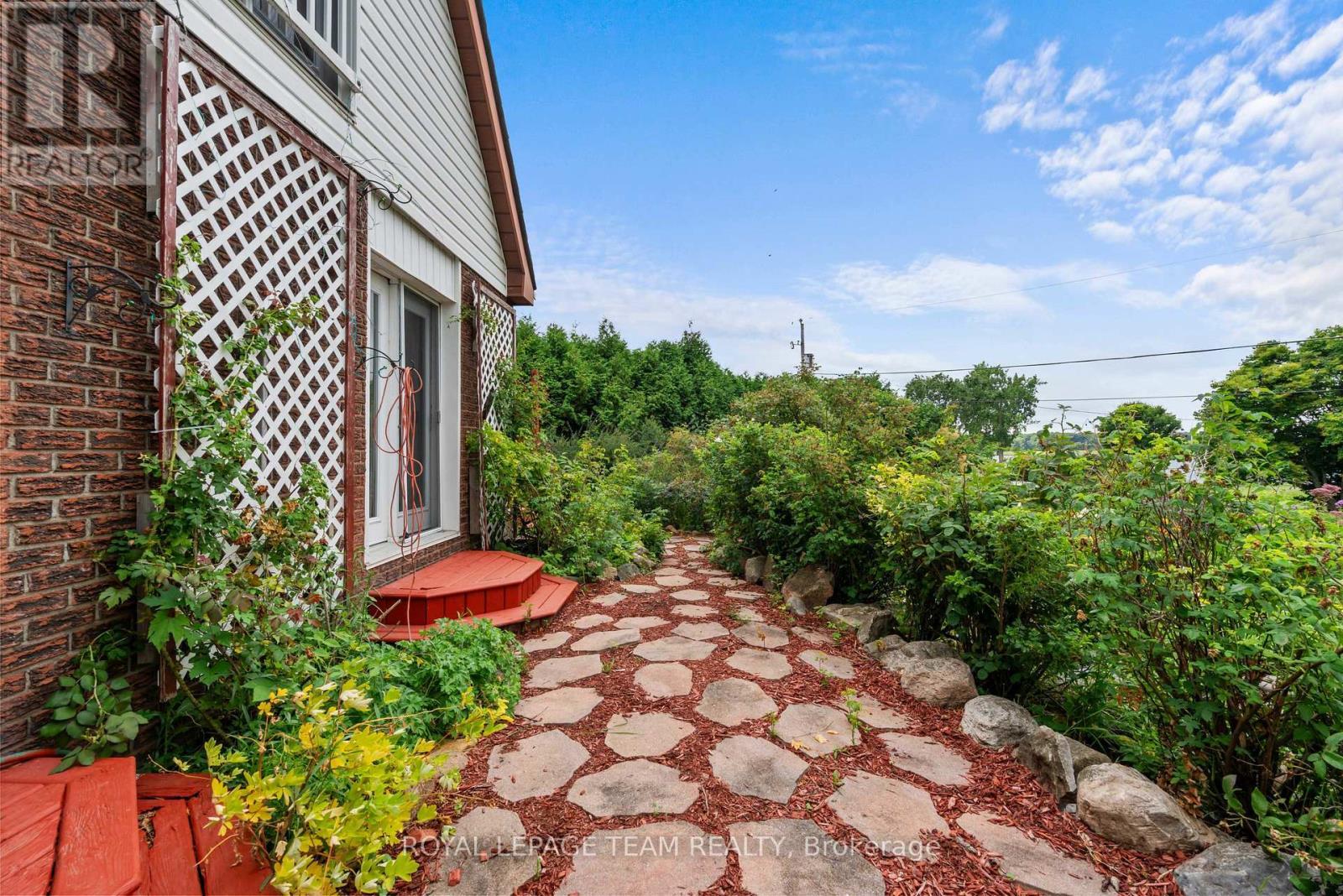 5687 Cherry Street, South Dundas, ON - Outdoor