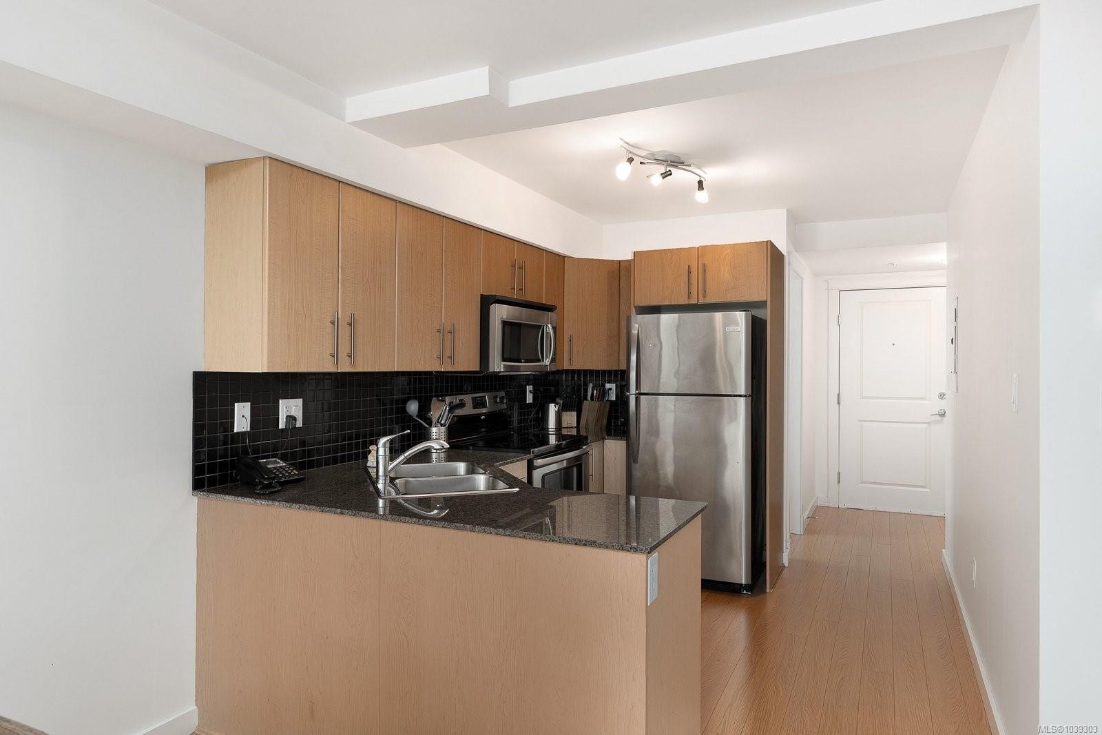#204-1405 Esquimalt Rd, Esquimalt, BC - Indoor Photo Showing Kitchen With Stainless Steel Kitchen With Double Sink