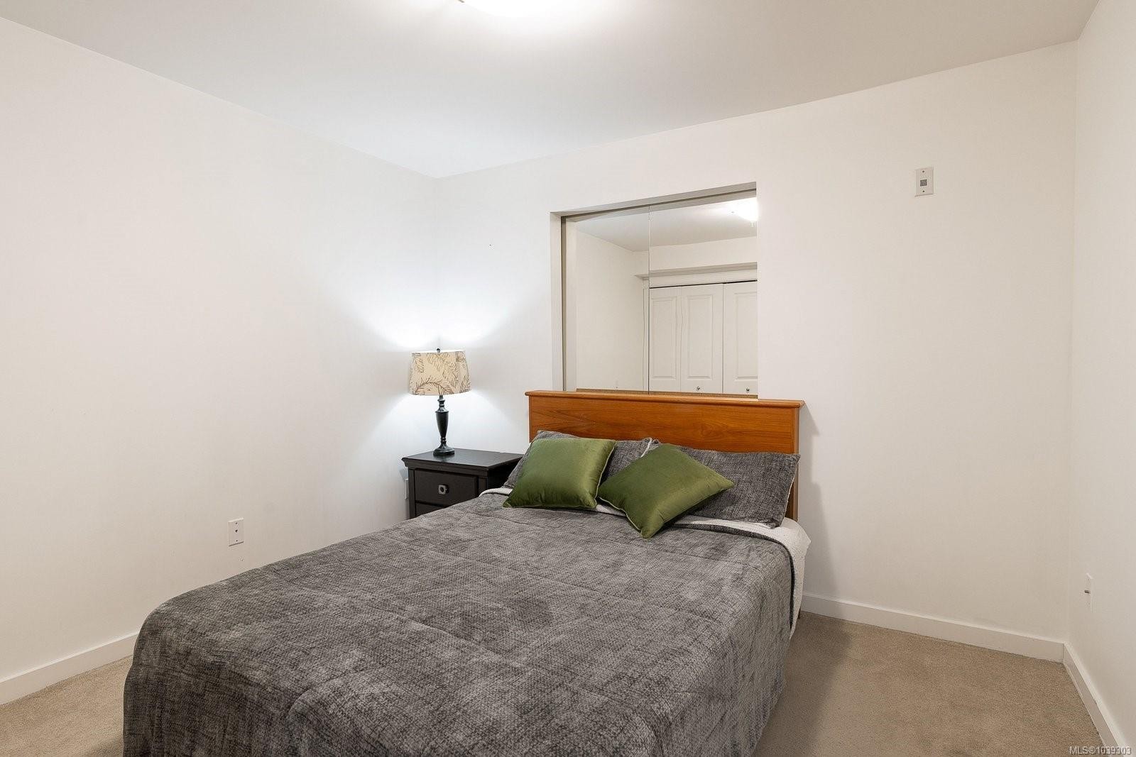 #204-1405 Esquimalt Rd, Esquimalt, BC - Indoor Photo Showing Bedroom