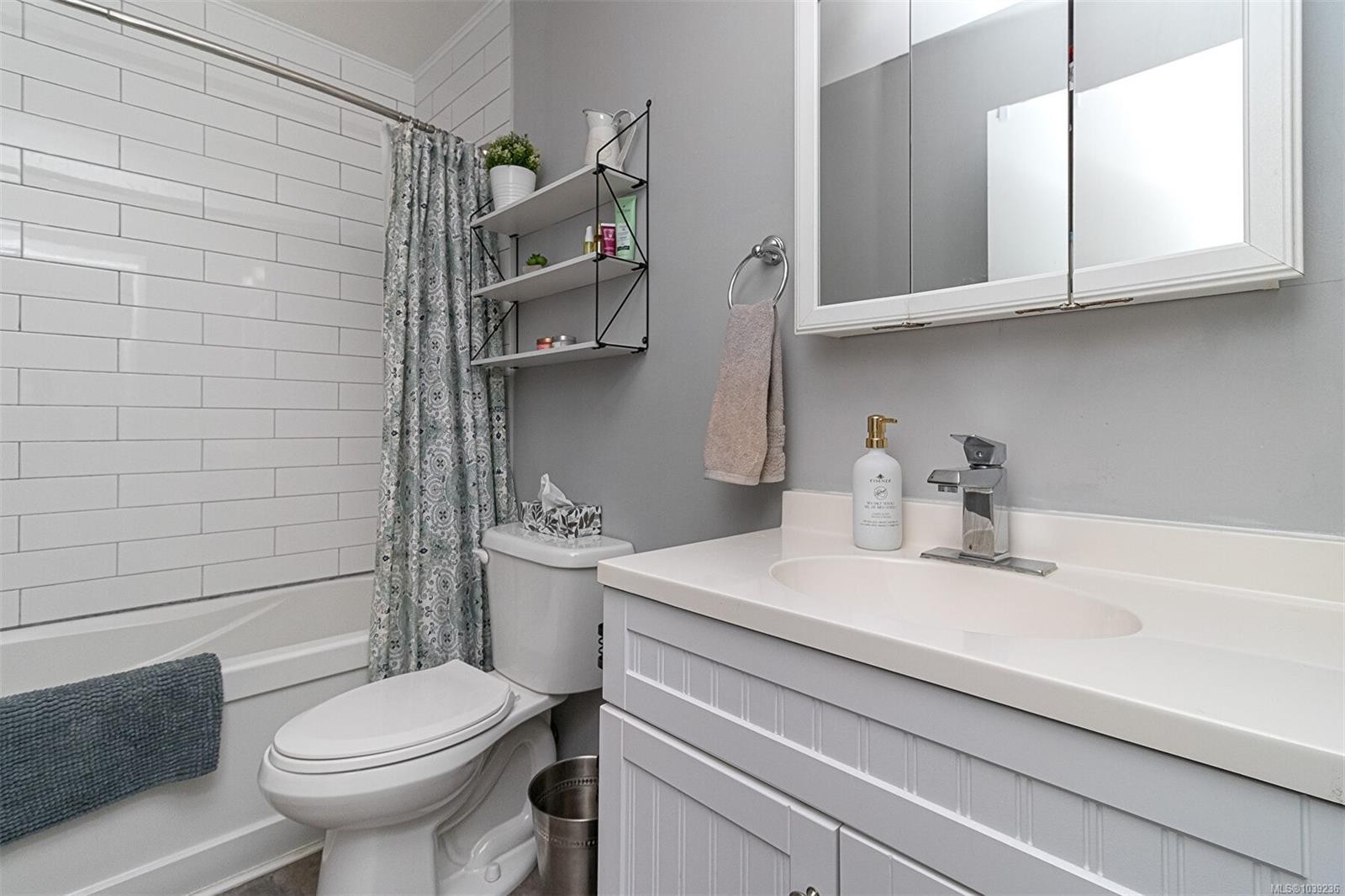 533 Crossandra Cres, Saanich, BC