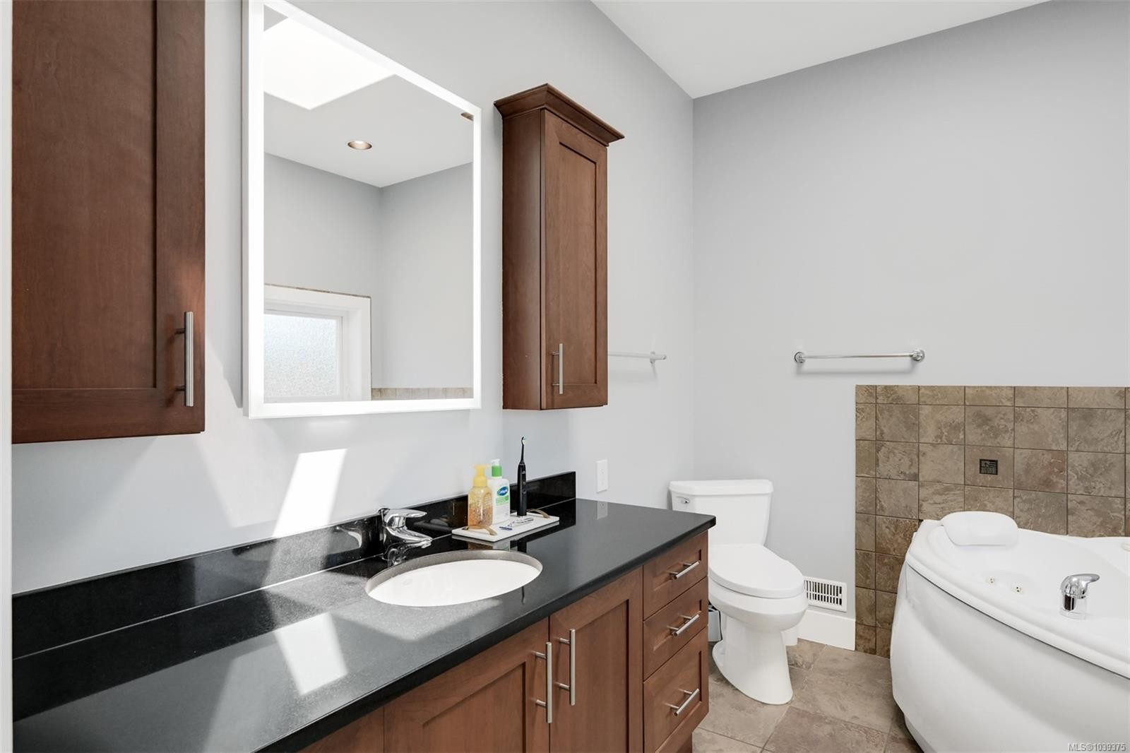 6799 Jedora Dr, Central Saanich, BC