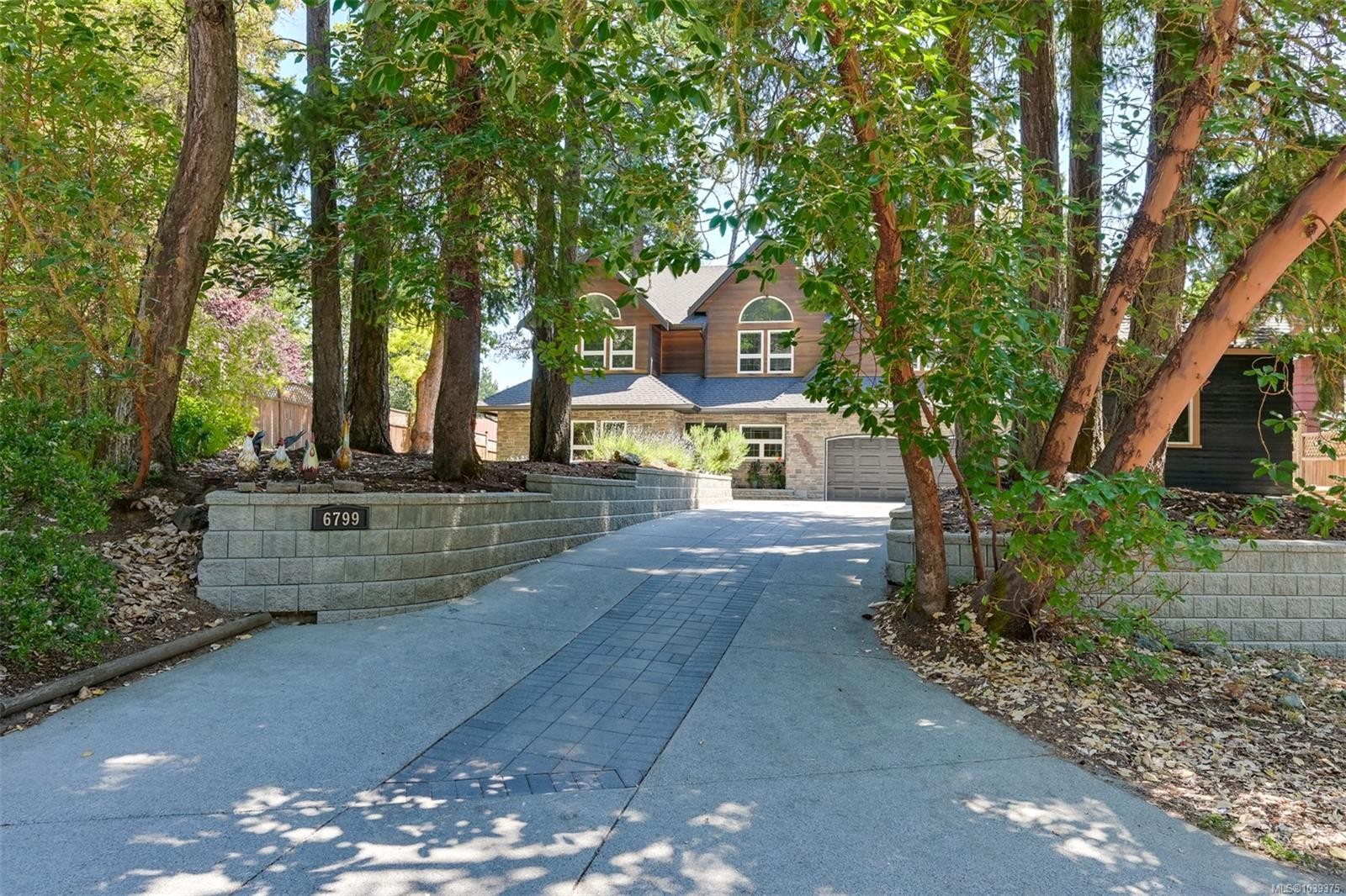 6799 Jedora Dr, Central Saanich, BC