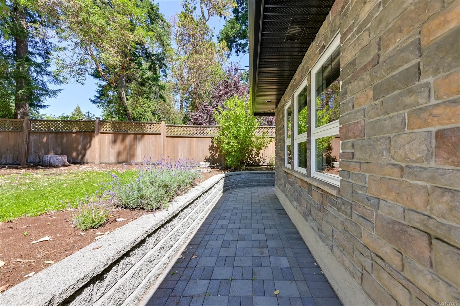 6799 Jedora Dr, Central Saanich, BC