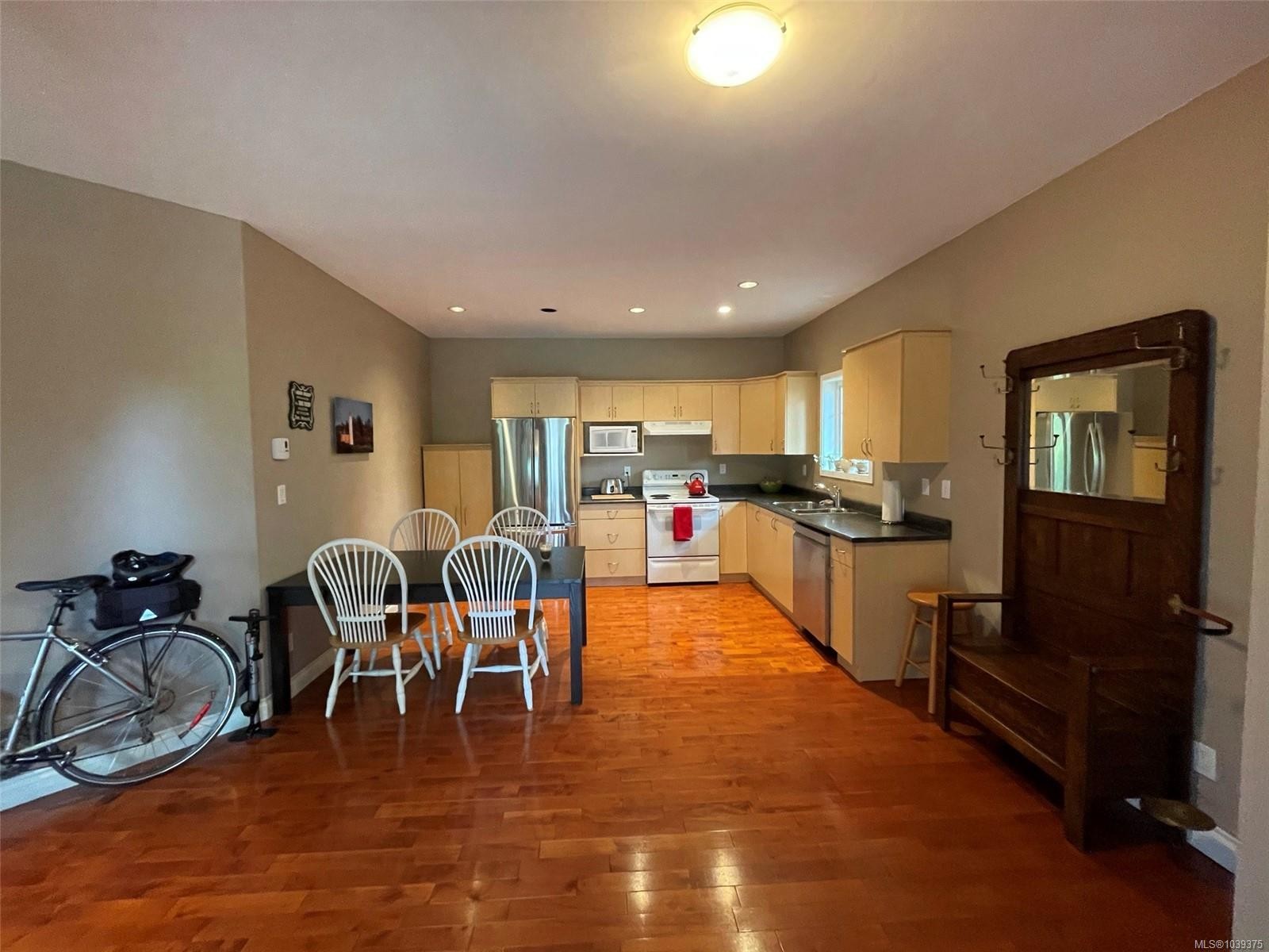 6799 Jedora Dr, Central Saanich, BC