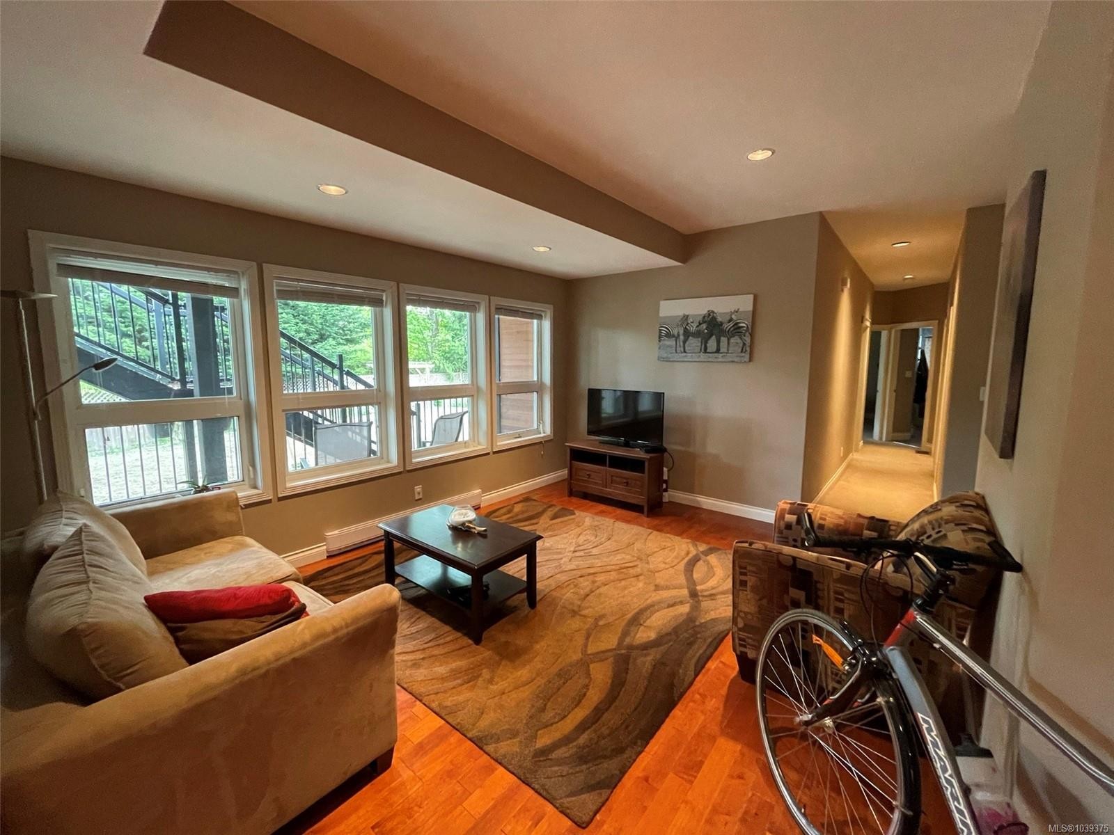 6799 Jedora Dr, Central Saanich, BC