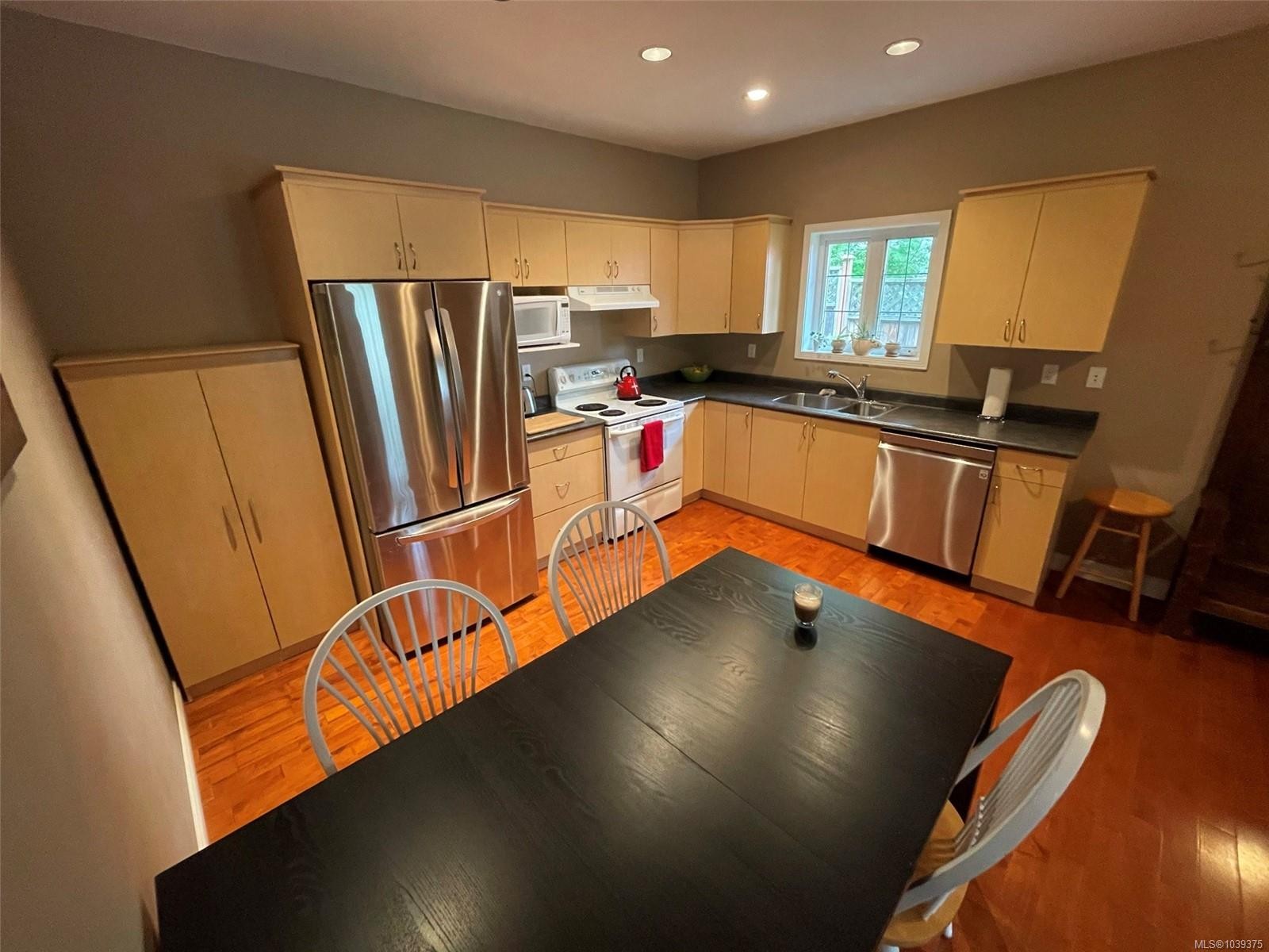 6799 Jedora Dr, Central Saanich, BC