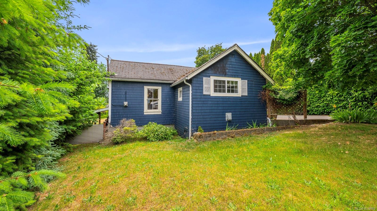 3351 Crescent St, Cumberland, BC