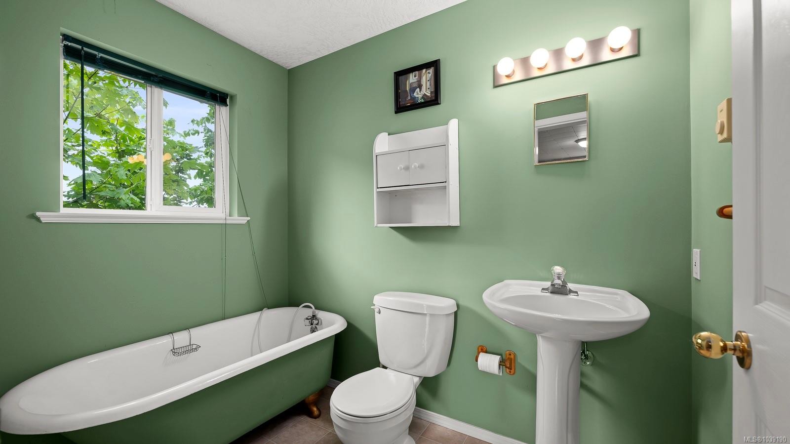 3351 Crescent St, Cumberland, BC