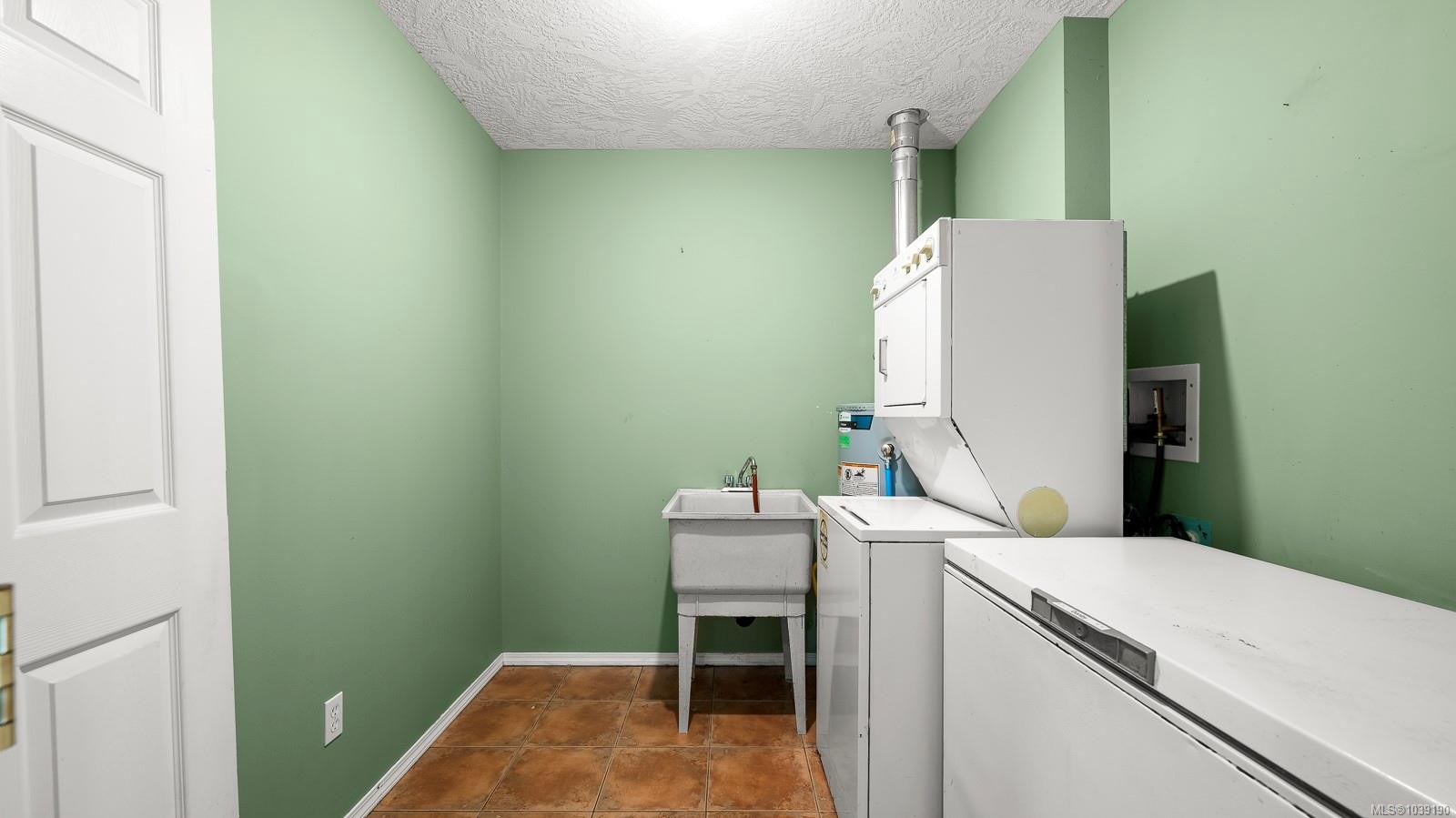 3351 Crescent St, Cumberland, BC