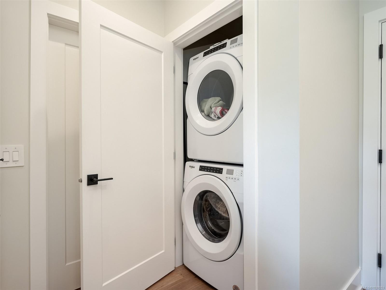 #511-1361 Goldstream Ave, Langford, BC - Indoor Photo Showing Laundry Room