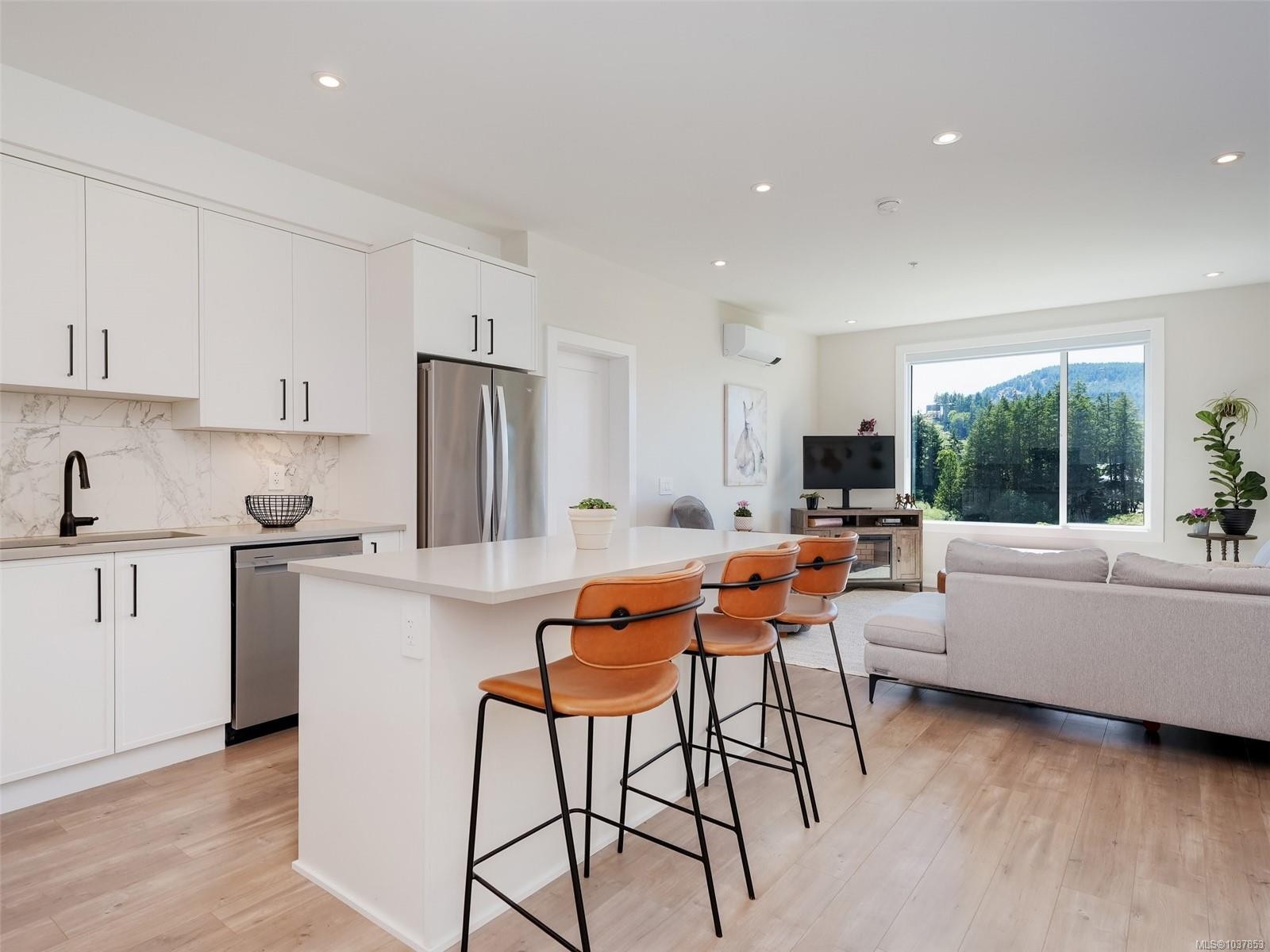 #511-1361 Goldstream Ave, Langford, BC - Indoor Photo Showing Kitchen With Upgraded Kitchen