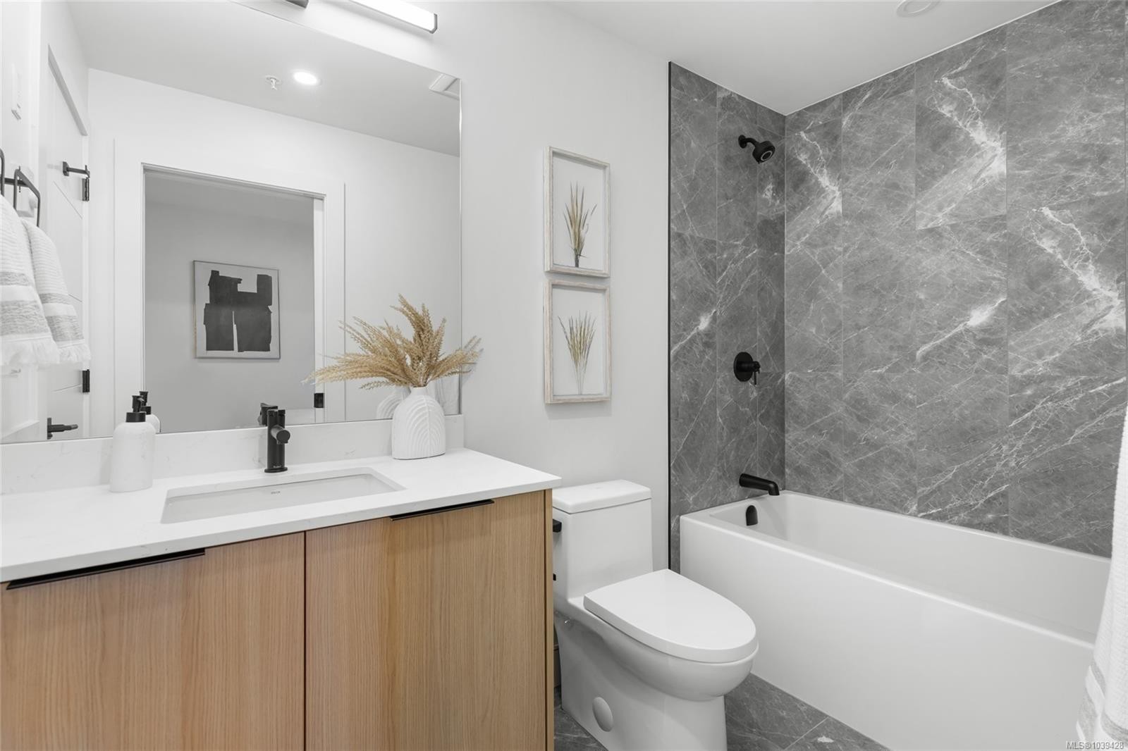 #116-2341 Bear Mountain Pkwy, Langford, BC - Indoor Photo Showing Bathroom