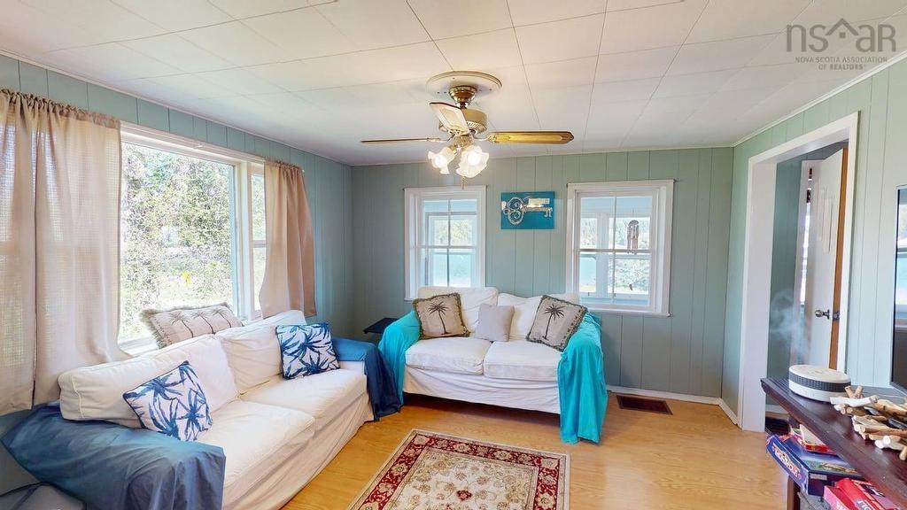 9399 Ns-16, Cooks Cove, NS