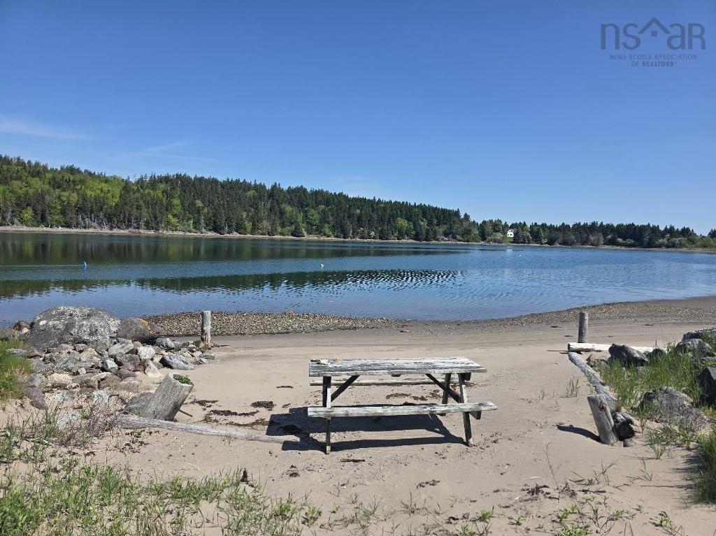9399 Ns-16, Cooks Cove, NS