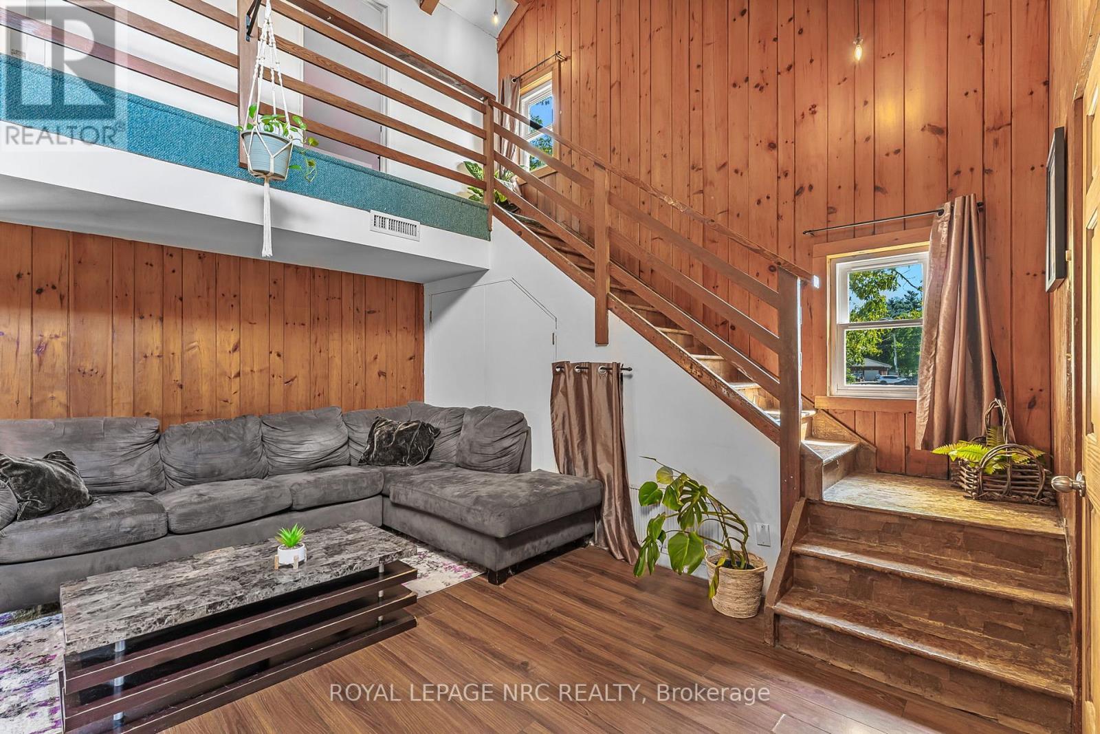 3902 Rebstock Road, Fort Erie (Crystal Beach), ON - Indoor Photo Showing Living Room