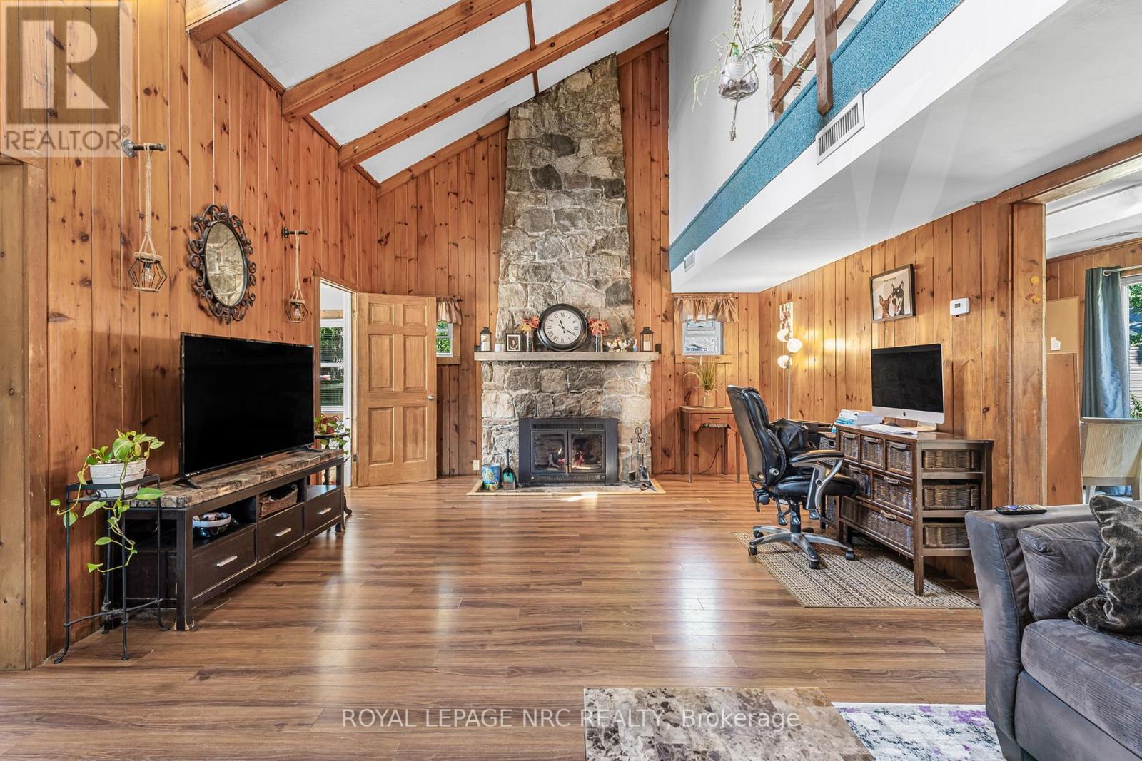 3902 Rebstock Road, Fort Erie (Crystal Beach), ON - Indoor Photo Showing Living Room With Fireplace