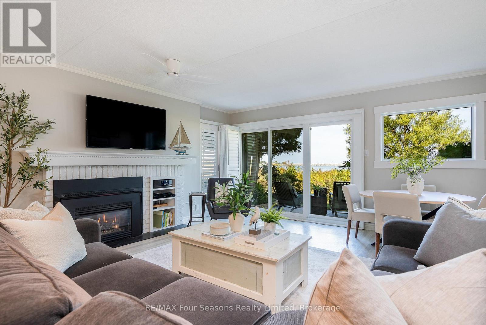 Light and airy - 24 - 44 Trott Boulevard, Collingwood, ON