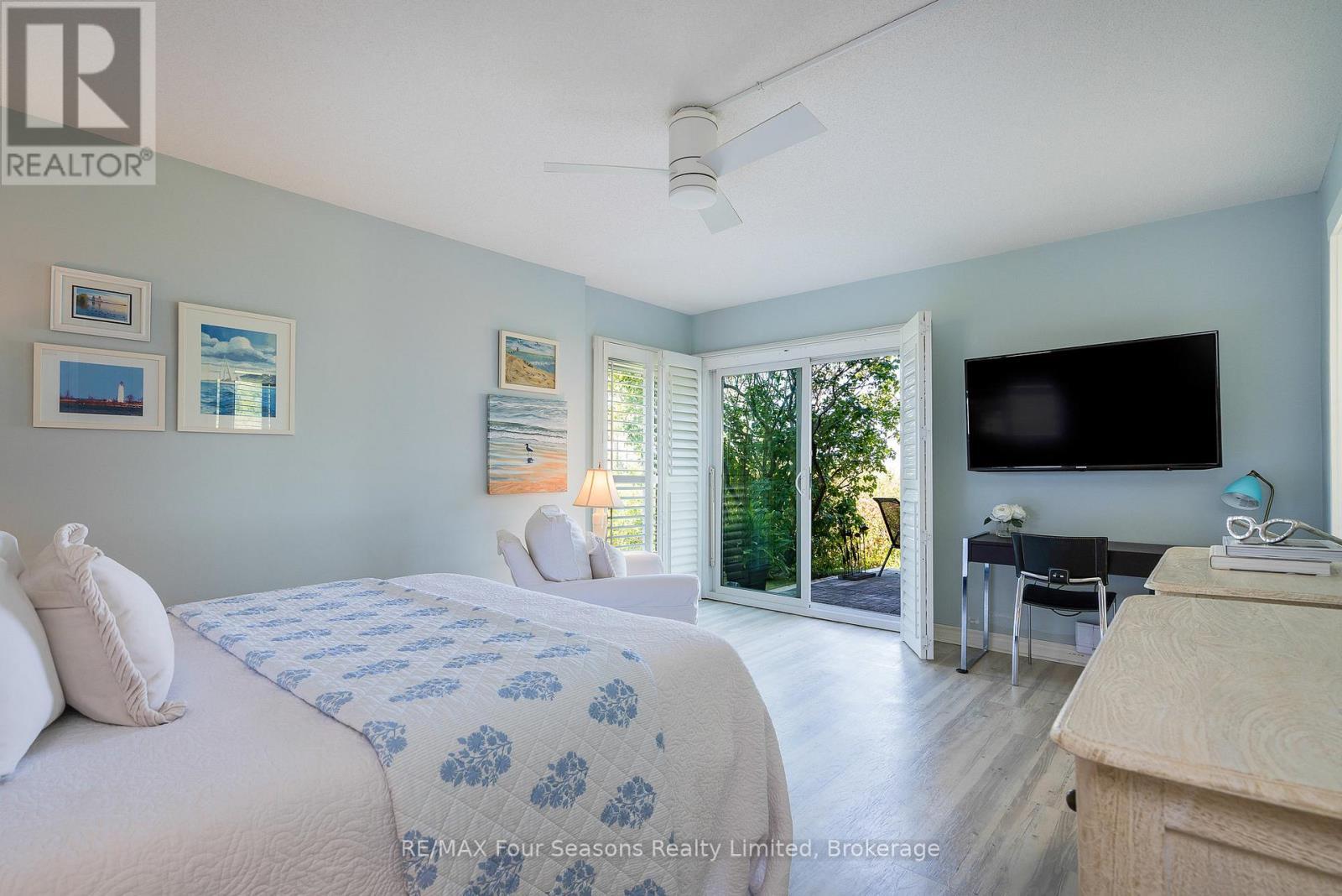 Primary bedroom with walk-out - 24 - 44 Trott Boulevard, Collingwood, ON