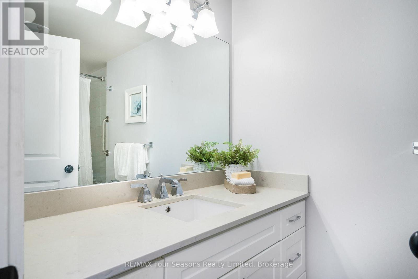 Primary ensuite - 24 - 44 Trott Boulevard, Collingwood, ON