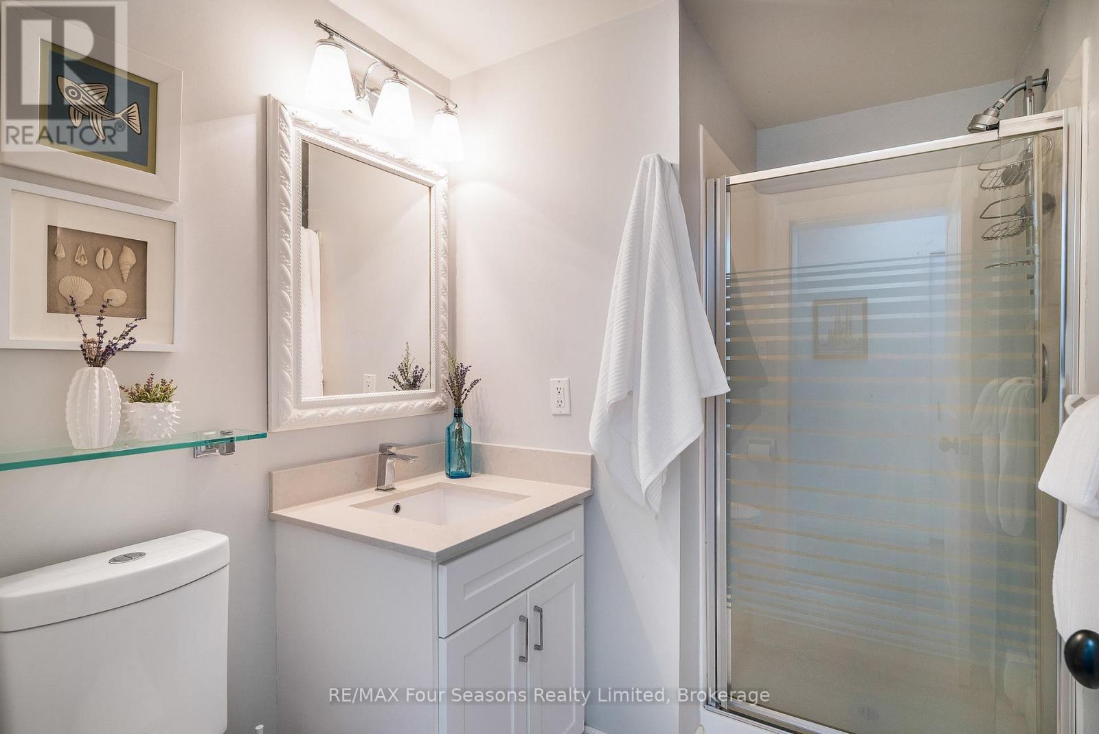 Guest bathroom - 24 - 44 Trott Boulevard, Collingwood, ON