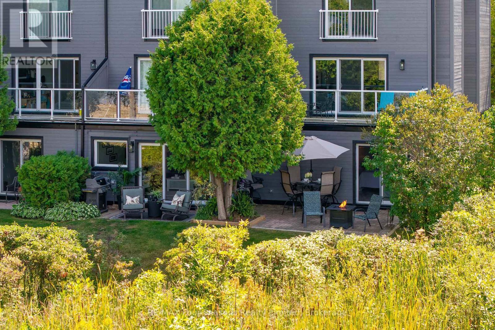 Eat al fresco on your private patio - 24 - 44 Trott Boulevard, Collingwood, ON