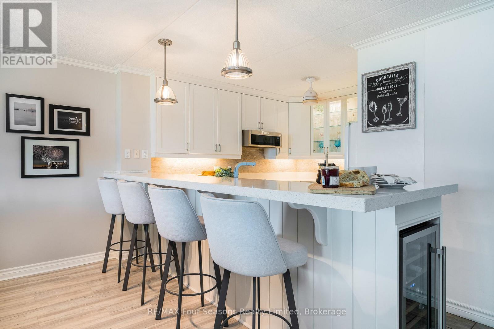 Great entertaining area - 24 - 44 Trott Boulevard, Collingwood, ON