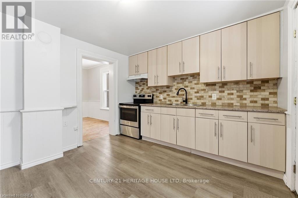174-176 Darling Street, Brantford, ON