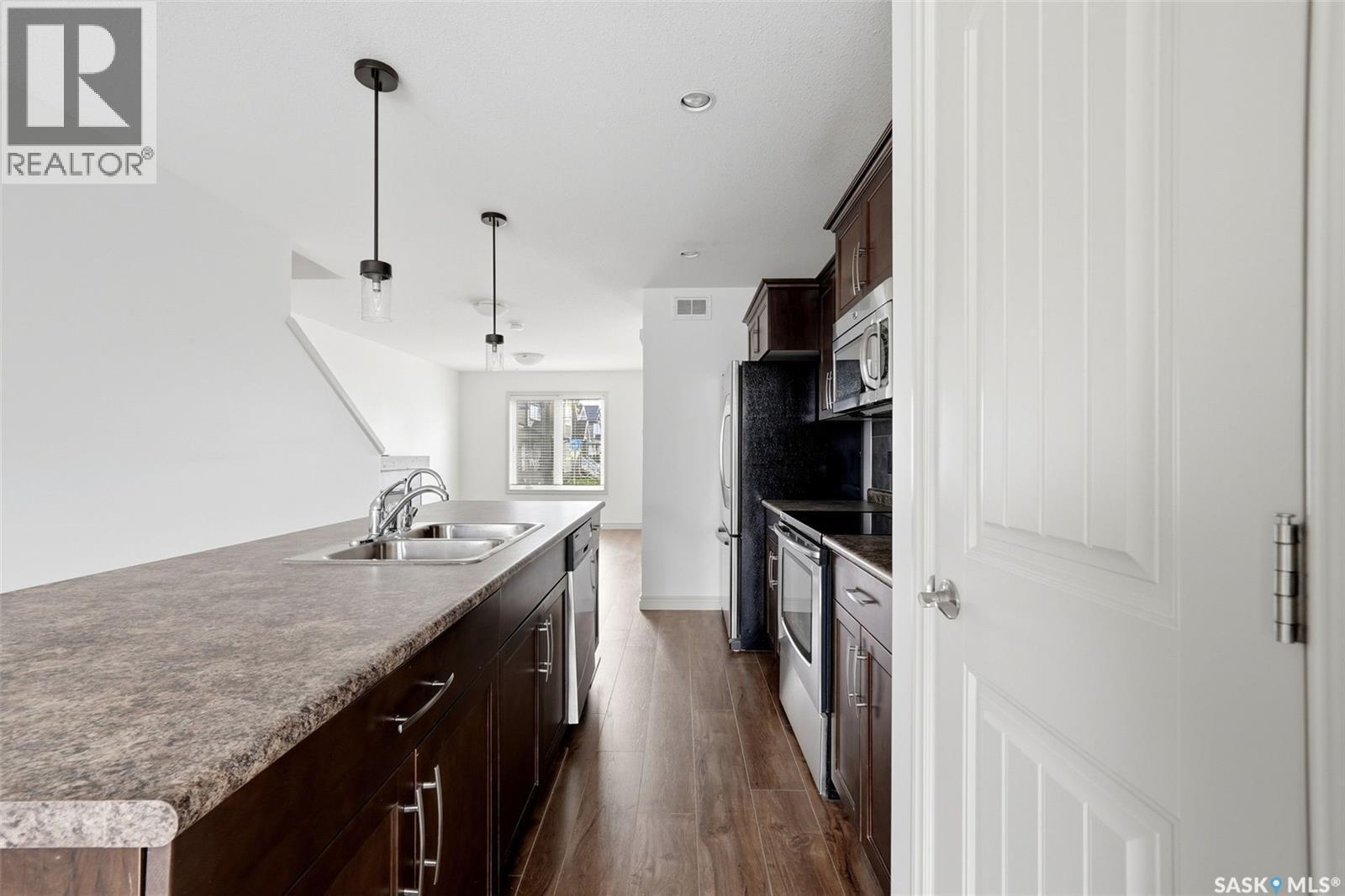 4348 Shaffer Street, Regina, SK - Indoor Photo Showing Kitchen With Double Sink