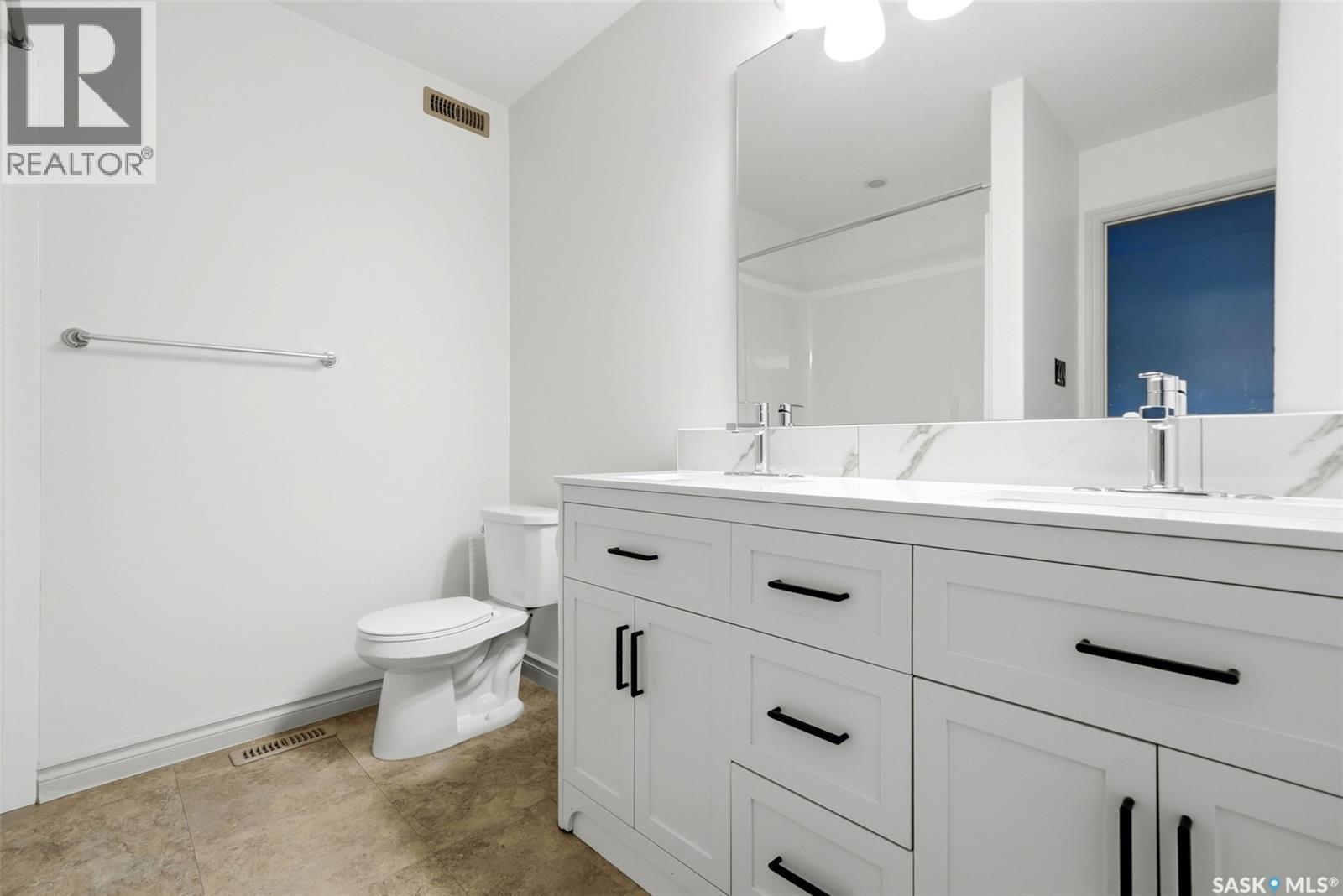 4348 Shaffer Street, Regina, SK - Indoor Photo Showing Bathroom